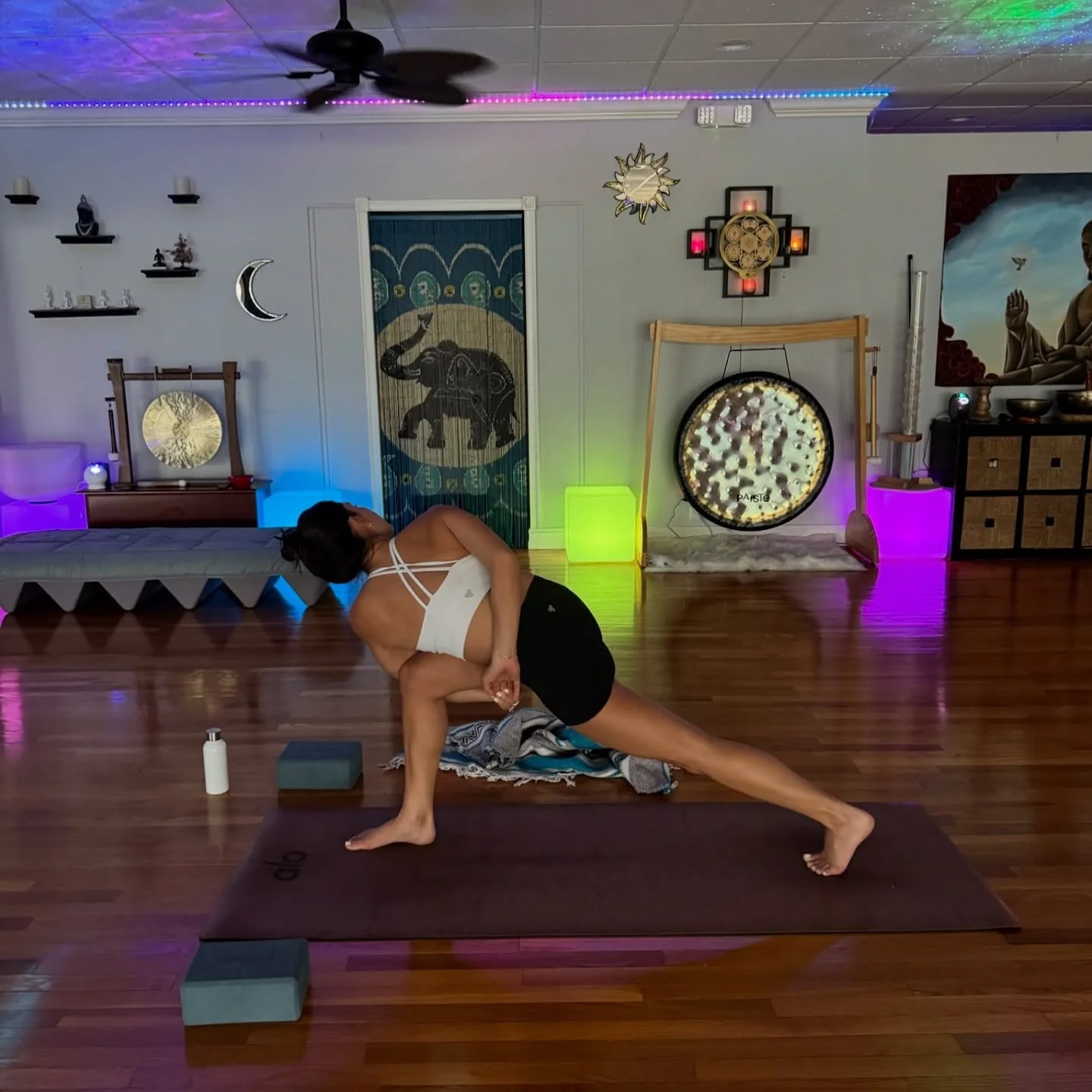 Find your balance.
Breathe into the twist.
Anchor into presence. 🌿
At Bombay Room Yoga, every pose becomes a portal to peace. ✨