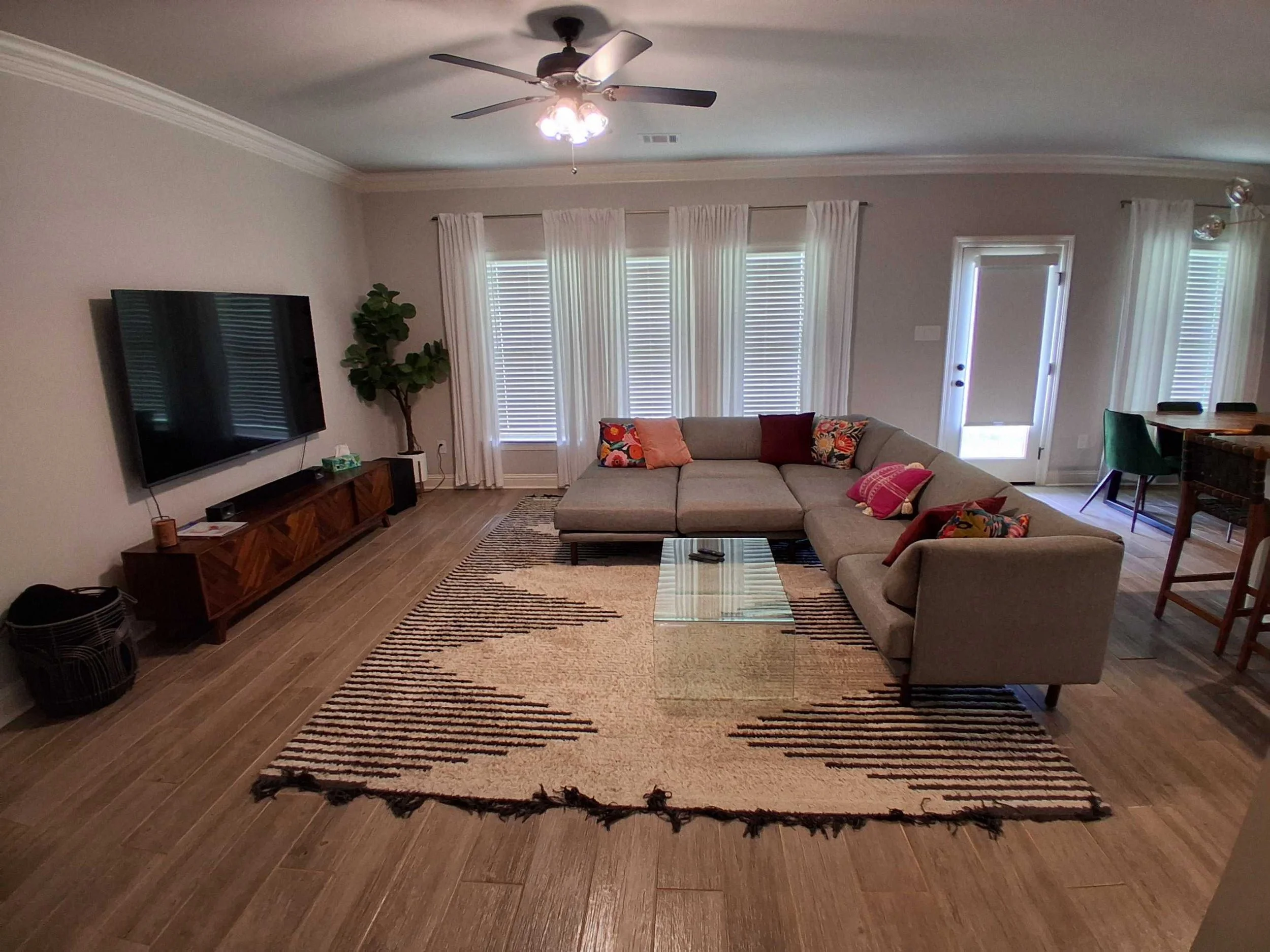 Basic One-Time Clean vs. Deep Clean: The Magic Behind the Sparkle