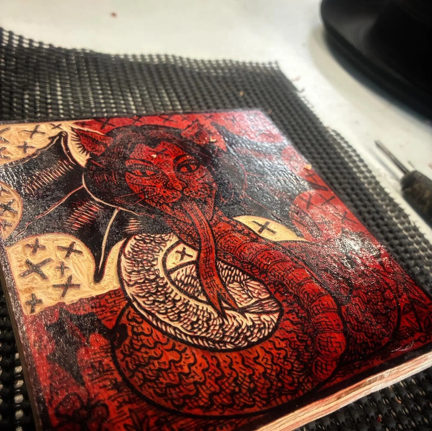 Special edition carving and printing at @burningbonespress &hellip;&hellip;.available SOON at @reedgallery this weekend! Stay tuned.
#tomhuck #evilprints #printmaking #contemporaryprintmaking #woodcuts