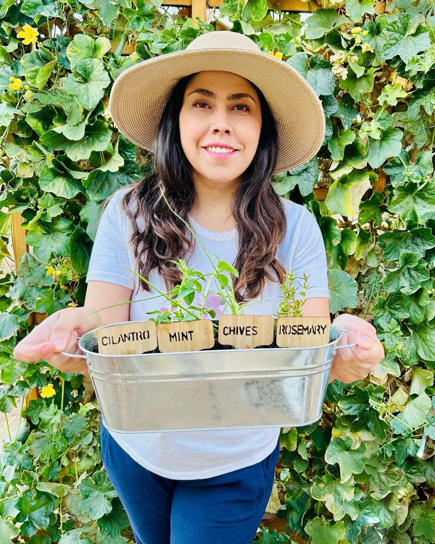 Exciting news! I&rsquo;m hosting a herb garden workshop, and it&rsquo;s going to be a blast! 🌱 Come hang out with me &amp; @seaofgreenaz and learn how to grow your own delicious herbs - perfect for adding that extra flavor to your meals. Space is li
