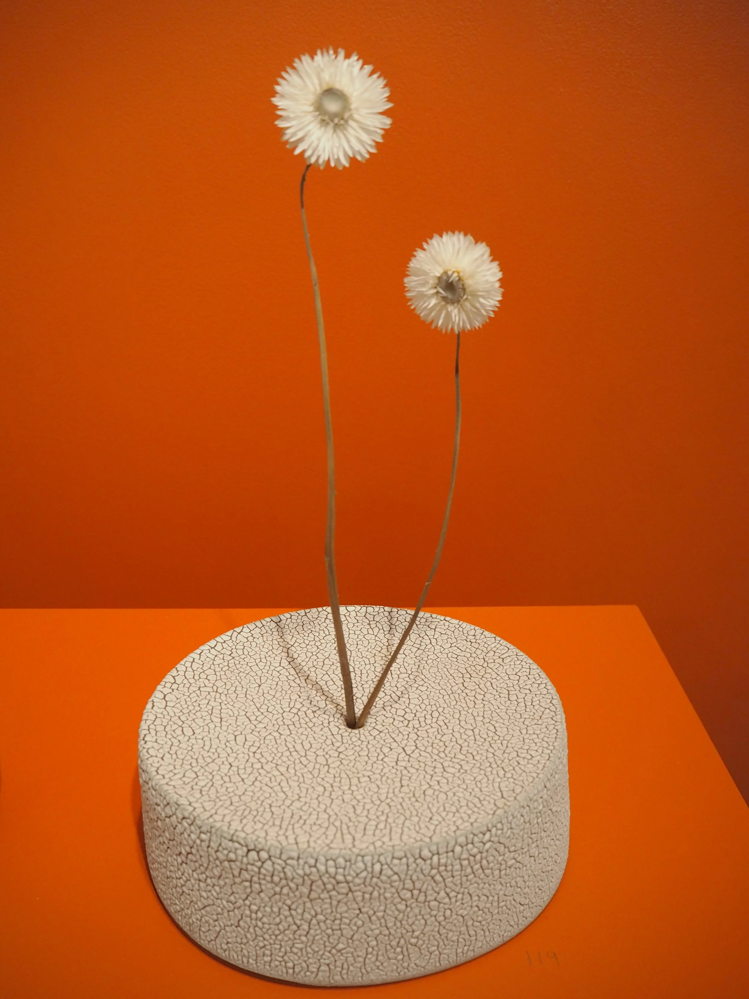 Oliver Carney Flat Vase 2021 red stoneware, handmade glazes Photo: Silversalt