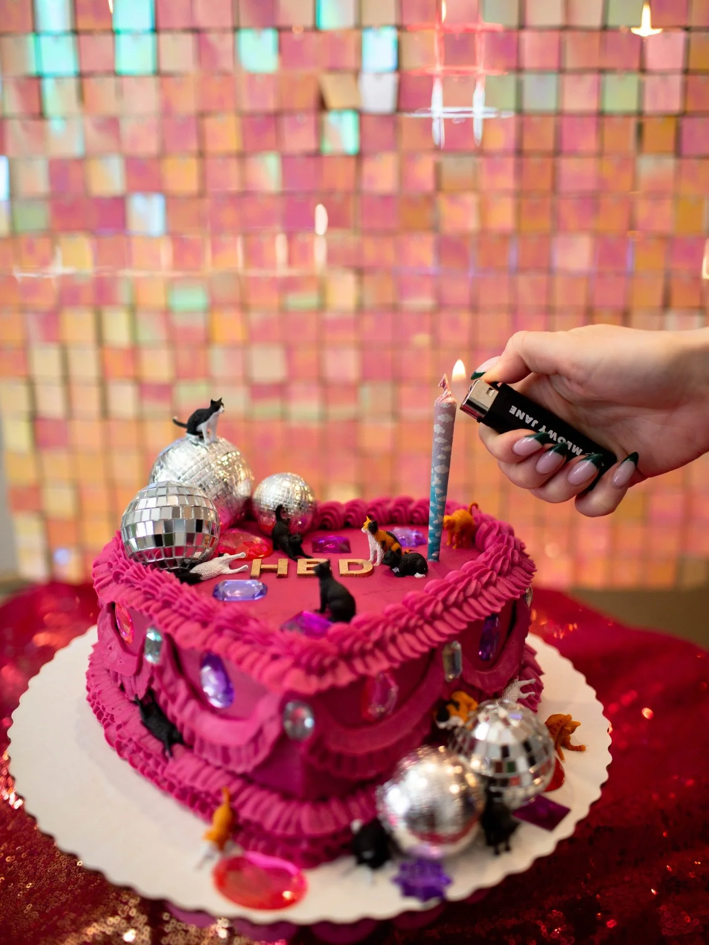 Happy 4th Purrthday to Meowy Jane Purrtland!! Thanks fur four years of unhinged cats, cannabis and chaos ❤️🐱✨🎂🎈🎁
Stayed tuned fur an ammeowncement from @glitterboxlounge 🎉

AMS236
MJ-002720-2026