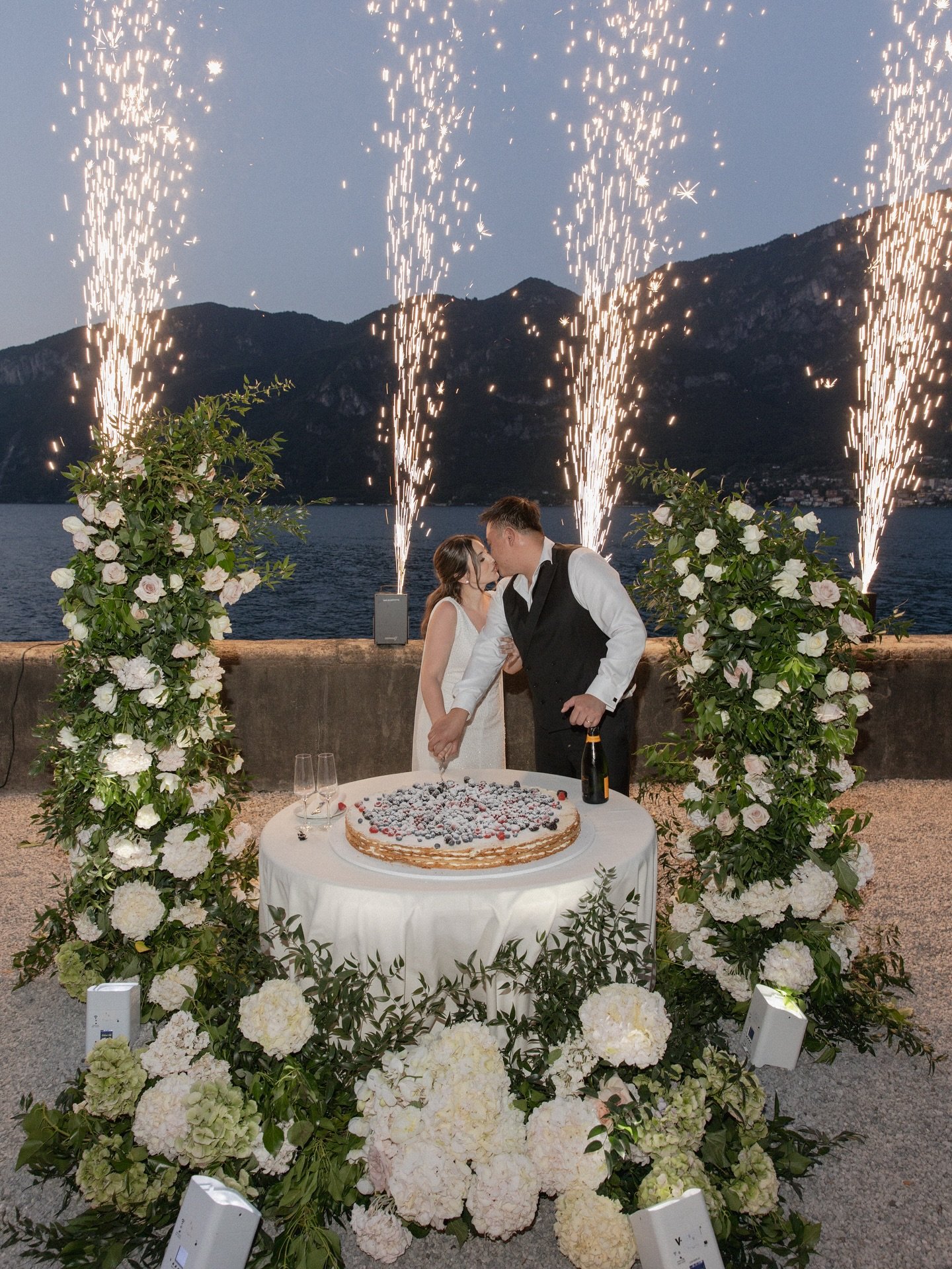 Exactly how a Wedding should feel ✨

Venue - @villaauradellago 
Photography @tenacresagency 
Videography @enaweddingfilms 
Florist @ilmercatinodeifiori_carateb 
Makeup &amp; Hair @vivianamurgia_makeup 
Music &amp; Lights @music_bonusmalus 
Dress @jat