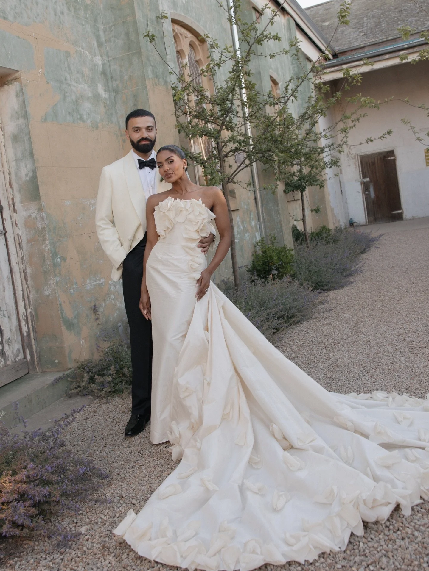 Rebecca &amp; Jerome - Take a bow! Unmatched energy, undeniable love and effortless style in every detail &amp; every moment 🤍

Venue @sunnysideestate.events 
Photography @tenacresagency 
Videography @tenacresagency 
Content @ohmygrady 
Florist @uni