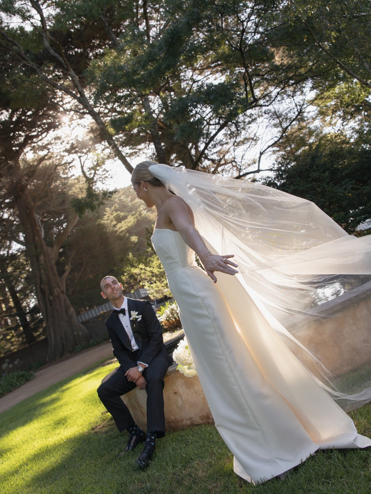 Holly &amp; Nick 🤍

Venue @panton_vineyard @theepicurean_redhill 
Photography @tenacresagency 
Florist @larkspur_flowers__ 
MUA @heidiwilsonmakeup 
Dress @preajames_bridal 
Music @andrewloadsman_ 
Cake @sioratiramisu