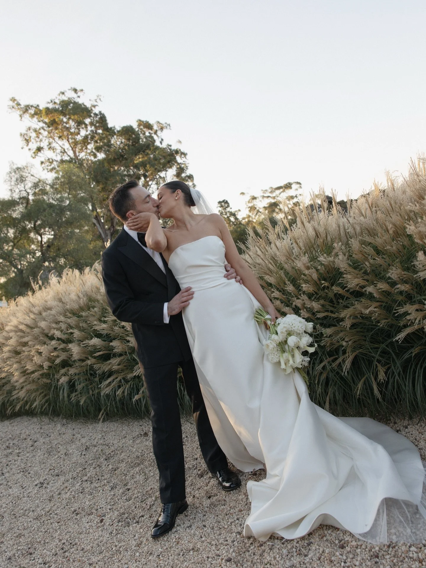 Maddy &amp; Nathan 🤍

Venue @barunahplains 
Planner @weddingsofdesire 
Photographer @tenacresagency 
Videographer @tenacresagency 
Florist @flowersstgermain 
Catering @smithandcofoods 
Hair @evanblitsashair 
MUA @nicolaburgessmakeup 
Dress @kyhabrid
