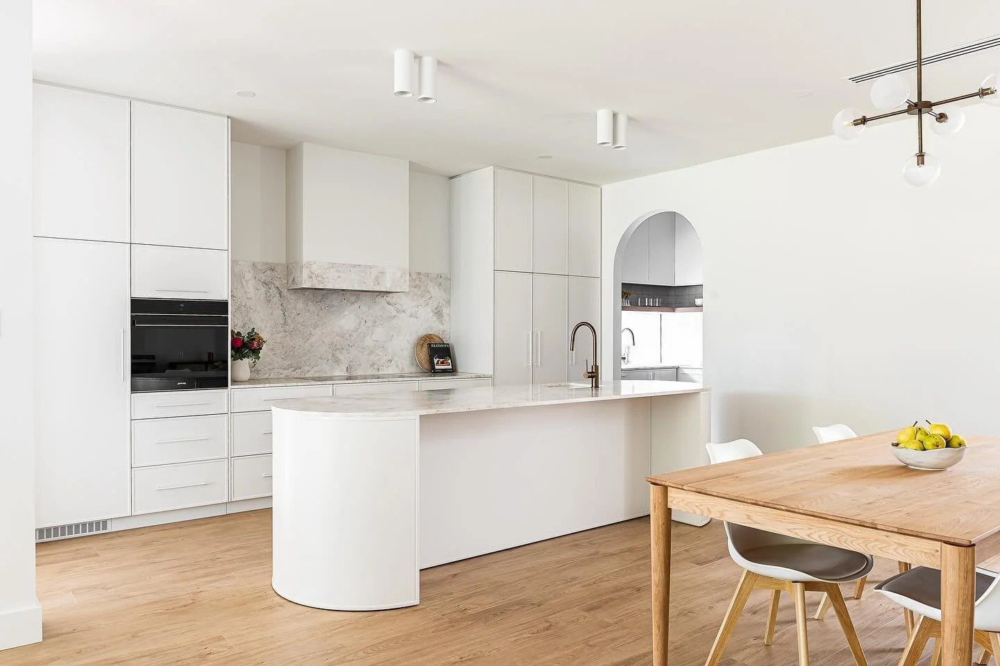 Excited to share our latest project! Working on Amelia and Daniel&rsquo;s home in Hove was a thrilling challenge. With meticulous attention to detail, we crafted a stunning space that reflects their exceptional taste. From Polytec Sussex thermolamina