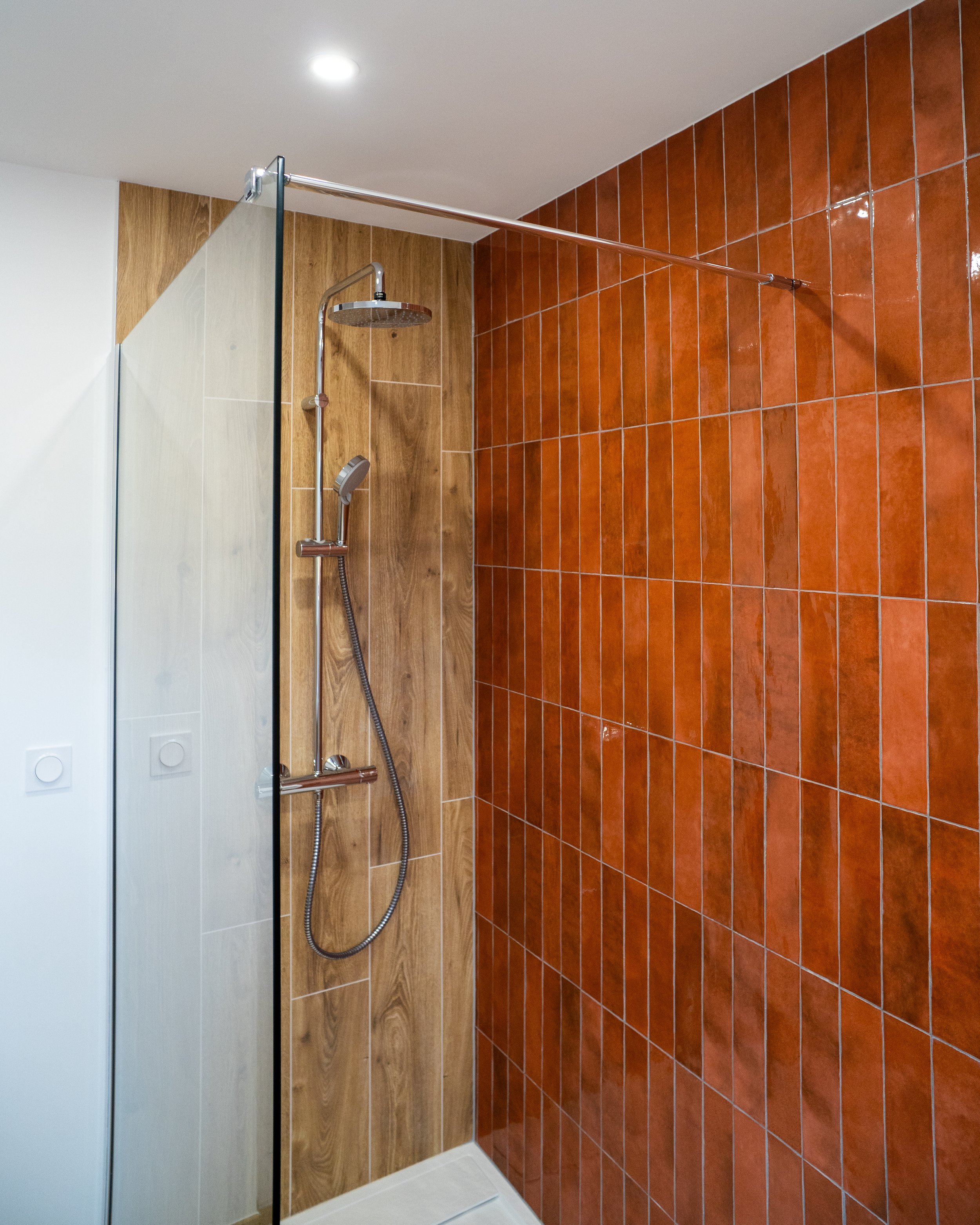 Douche à l'italienne carrelage terracotta salle de bain Marcq-en-Barœul