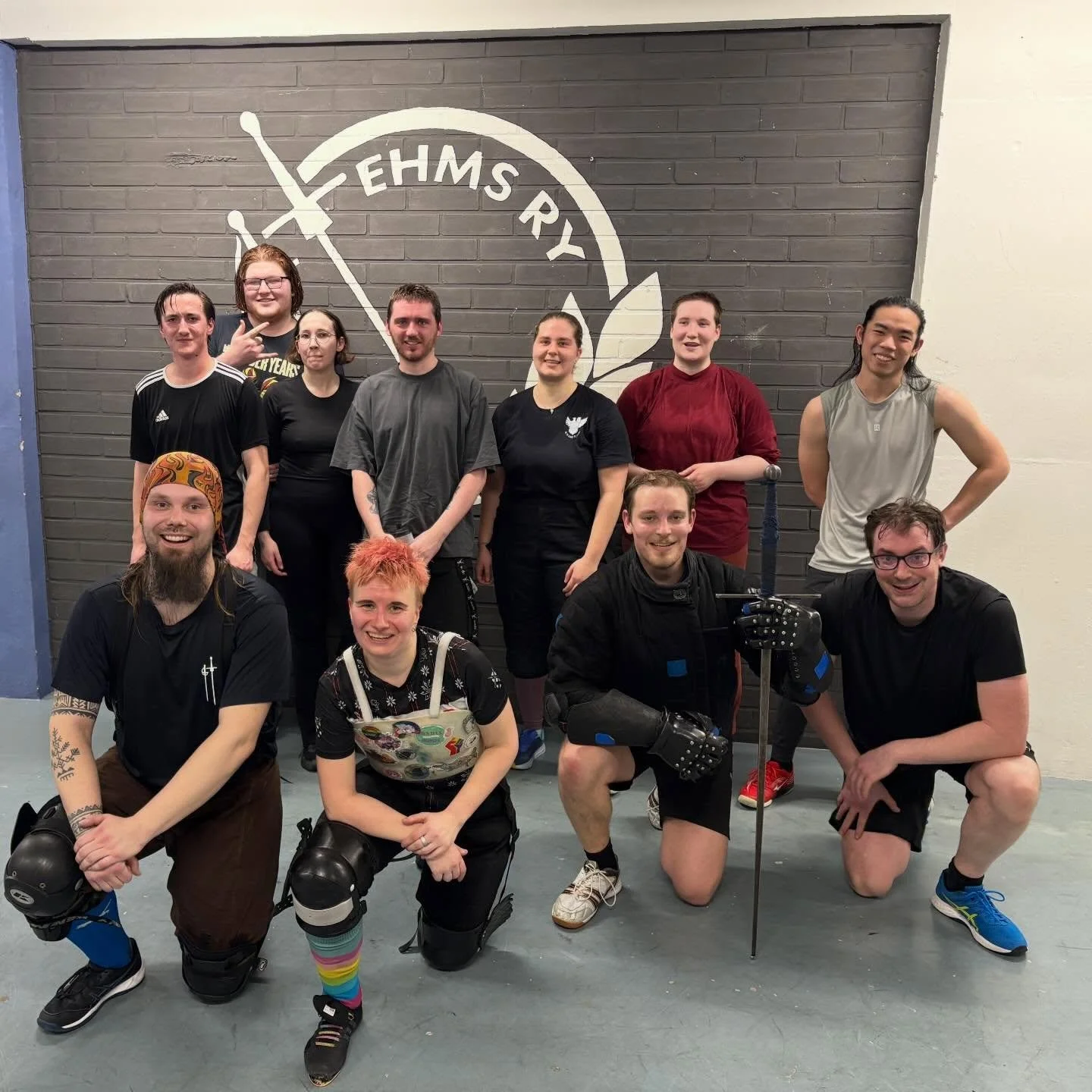 Last week, we finished up our latest German Longsword basics course with a lot of sparring - very proud to welcome these brave new fencers into the club! ⚔️

Check out our courses if you, too, want to hit people with a sword ✨