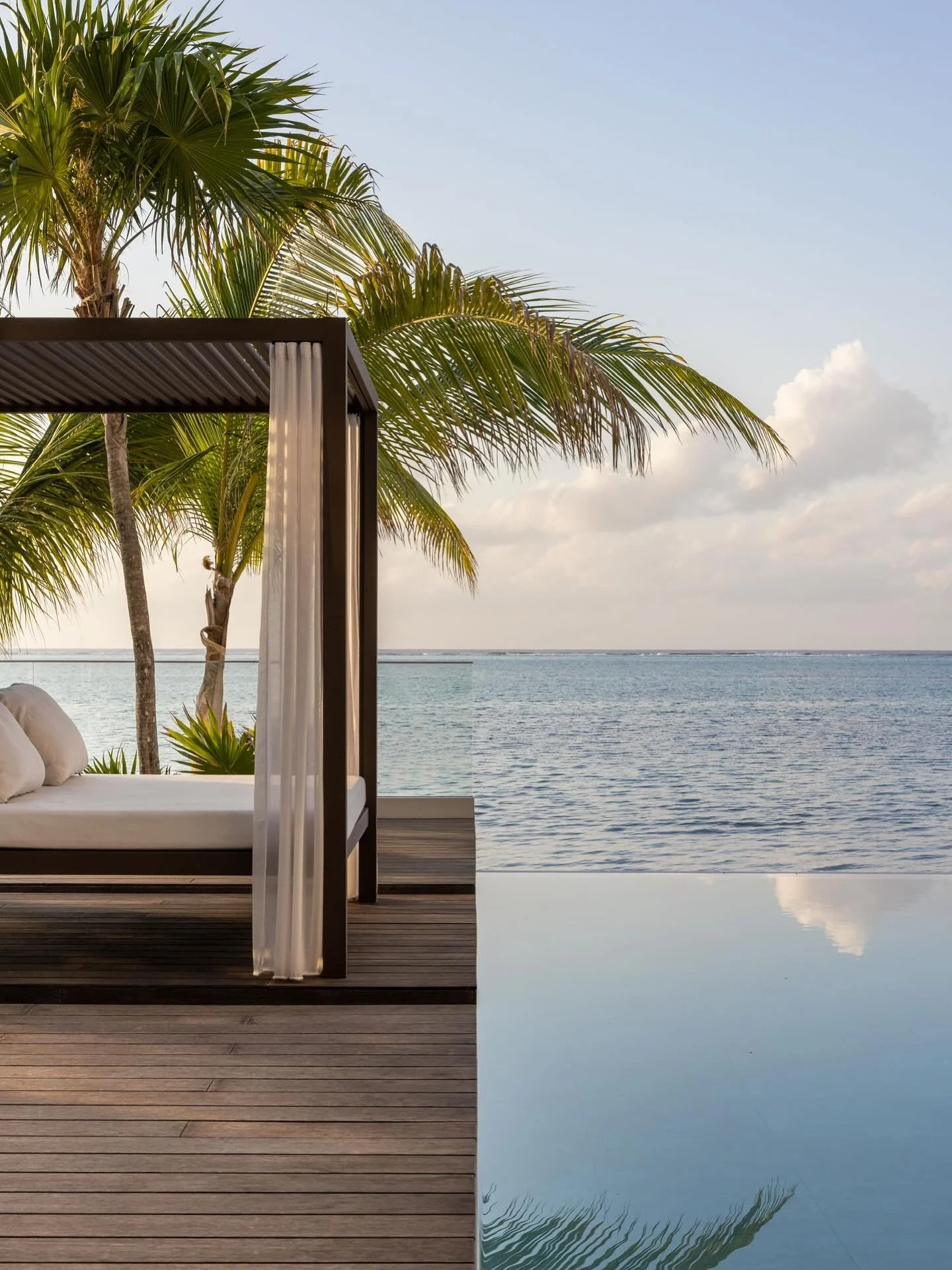 A Caribbean hideaway, reimagined.

One of Kolenik signature projects that merges architectural clarity with the raw beauty of its Caribbean surroundings.

A bold statement in sculptural form, natural materials, and seamless indoor-outdoor living.