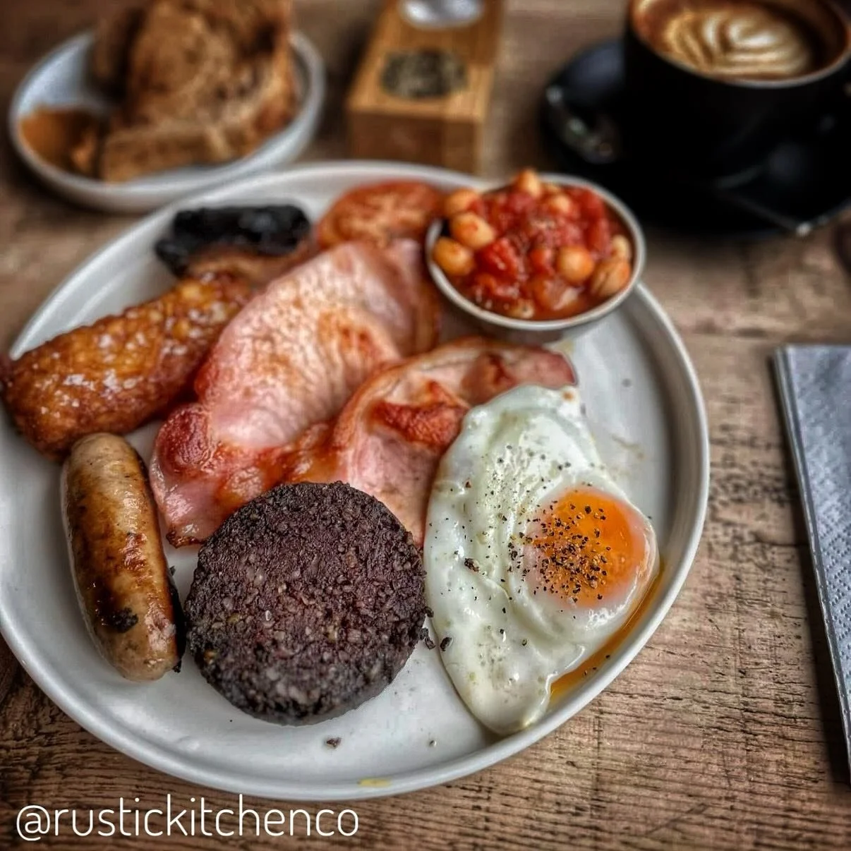 A rather nice customer&rsquo;s plate served by @rustickitchenco. The quality shines through.  Love it that this customer centred the Fruitpiggery! That needs to made law. 😃🙏🫡