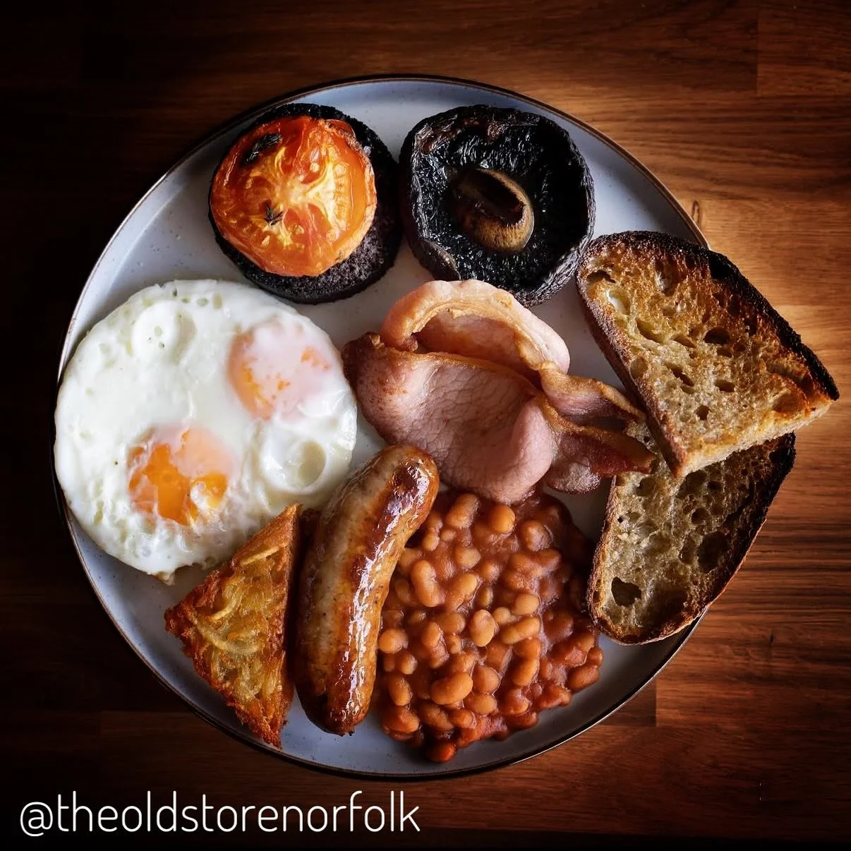 Norfolk style! Three spiffing Norfolk breakfasts for your Autumn eyes. @theoldstorenorfolk (they have two eateries now!), @norwichstreetcafe96 photo c/o @fryupinspector with lots beautiful @archersbutchers produce too&hellip;&hellip;and finally, the 