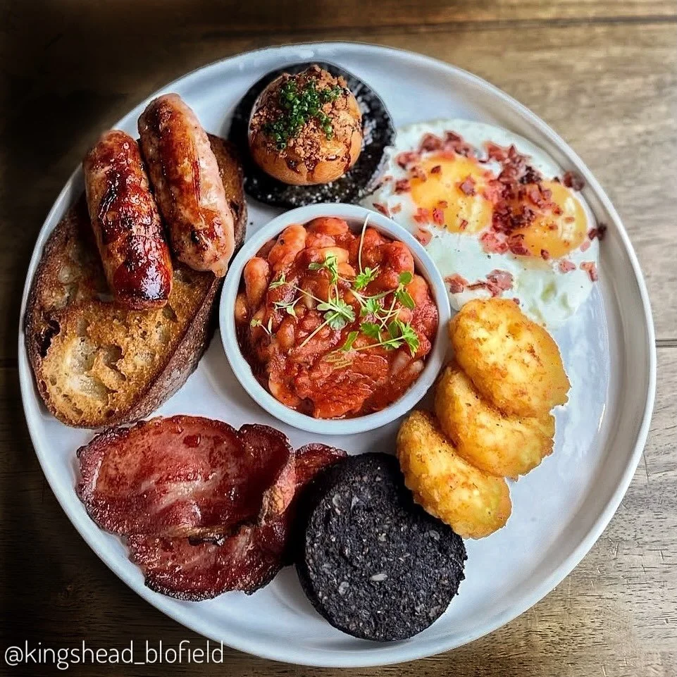 Who would ever say no to this? When it looks this good you know you&rsquo;re in for a treat. Hats off to the kitchen @kingshead_blofield 👏👏👏 #nfn #blackpudding