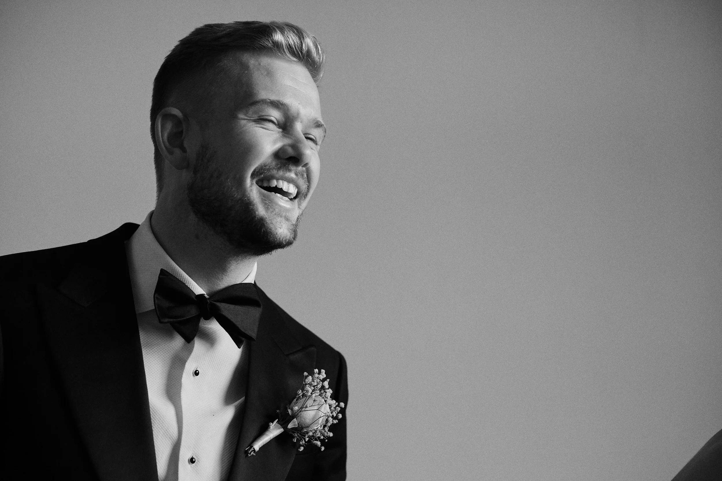 Groom portrait during Gothenburg city wedding