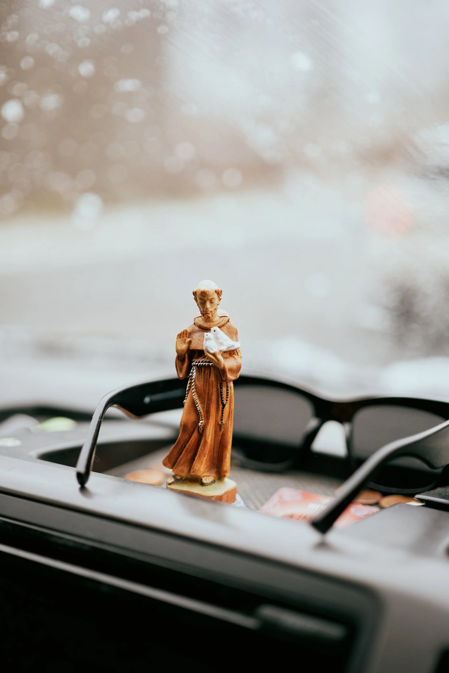 weddingsbyengblom-franciskaner-munk-bil-detalj-helgon