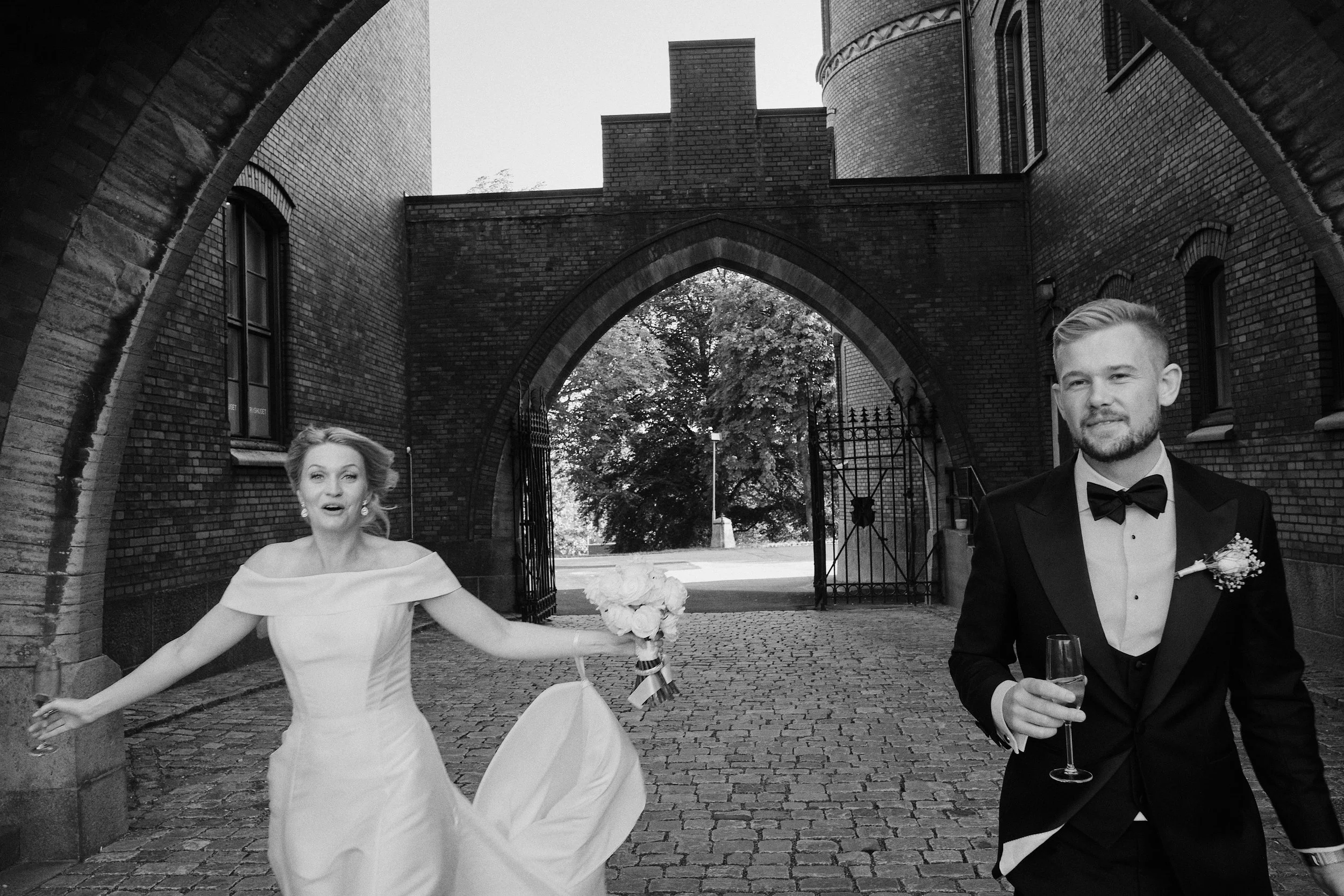 Bride and groom at Kaserngården in Gothenburg