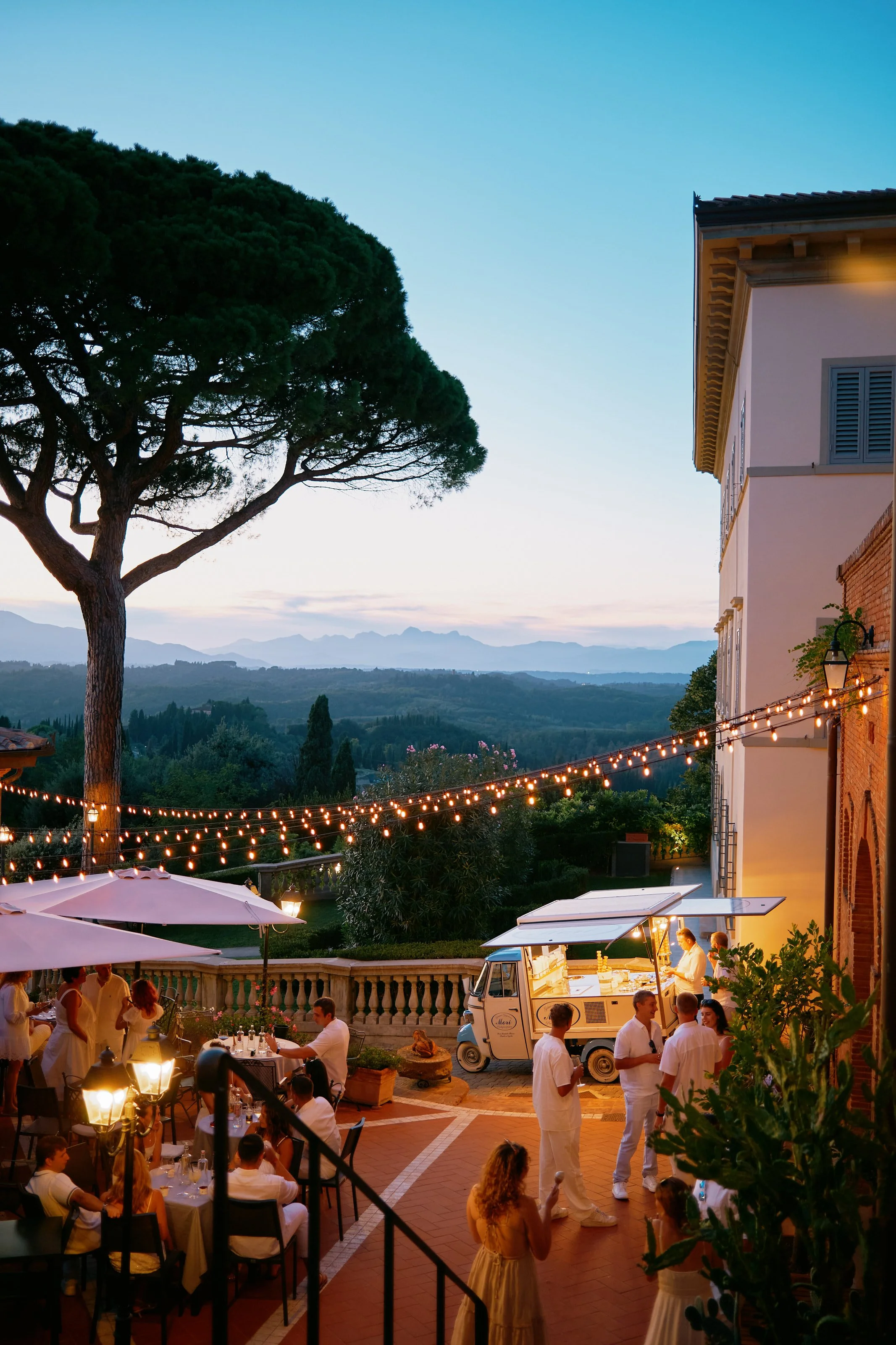 Evening wedding reception with gelato at Borgo Bucciano in Tuscany