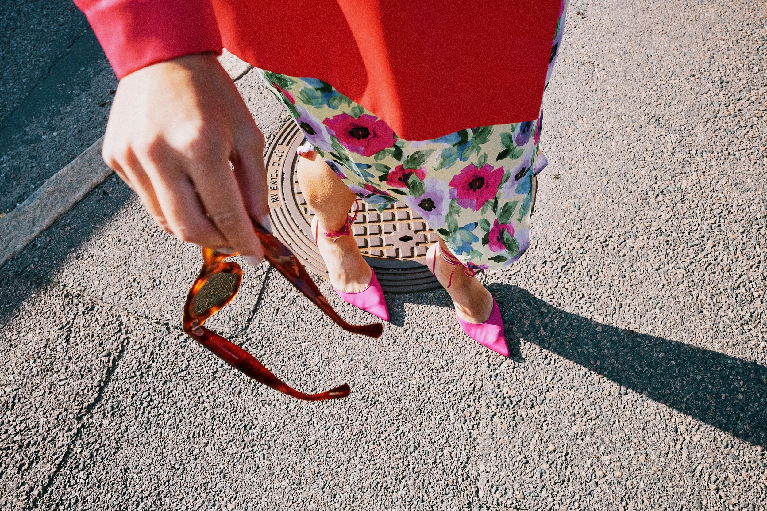 Guest detail during city wedding in Gothenburg