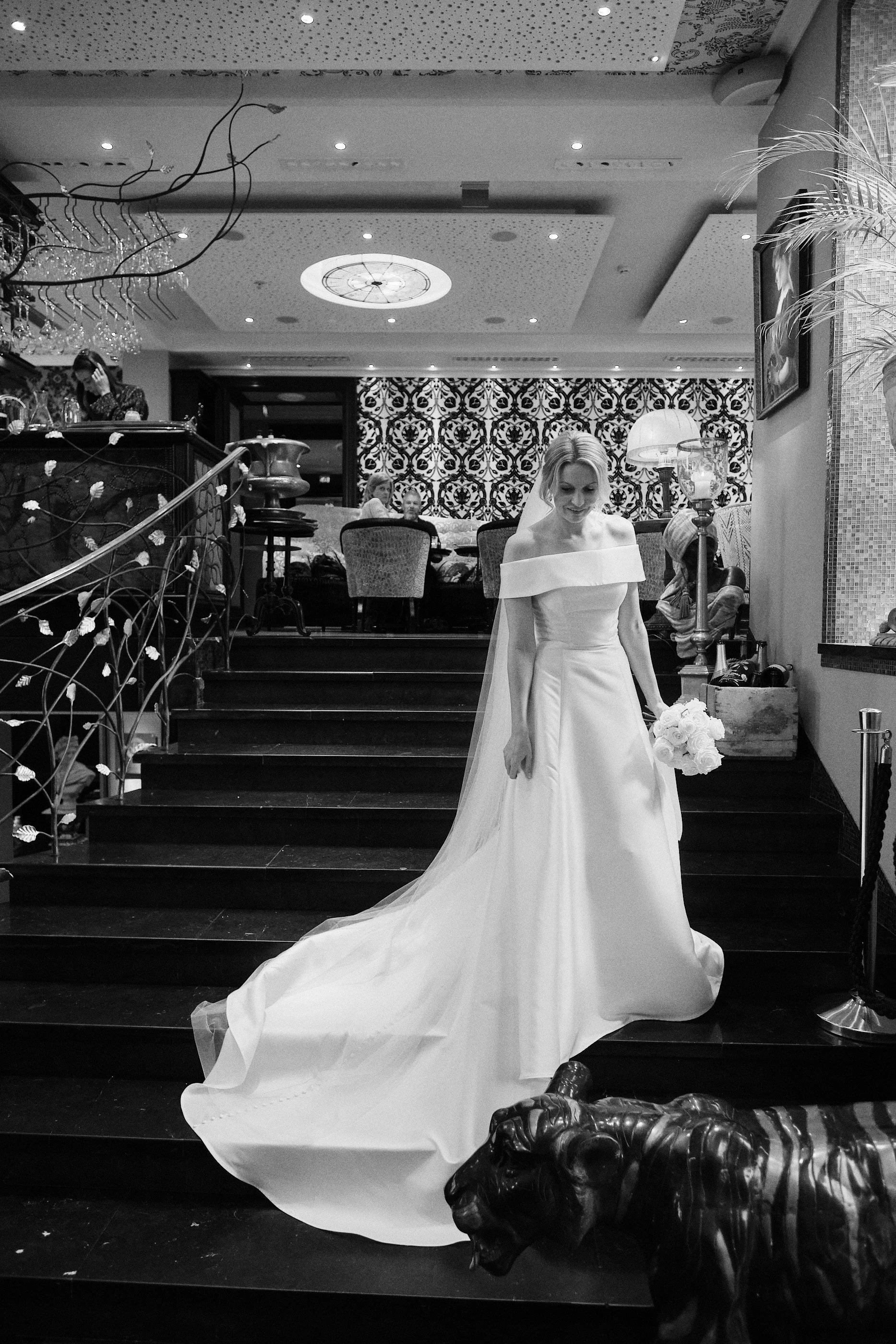 Bride walking at Dorsia Hotel in Gothenburg