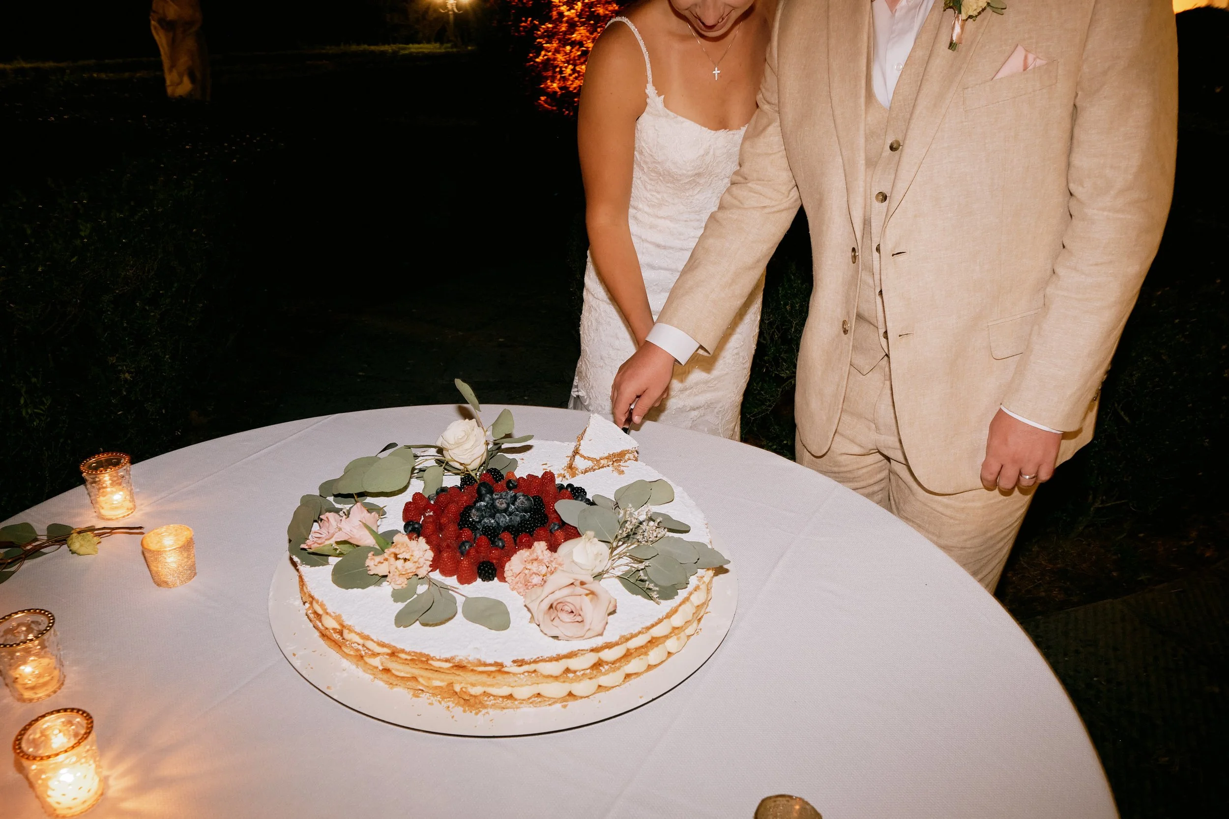 Wedding cake cutting in Tuscany