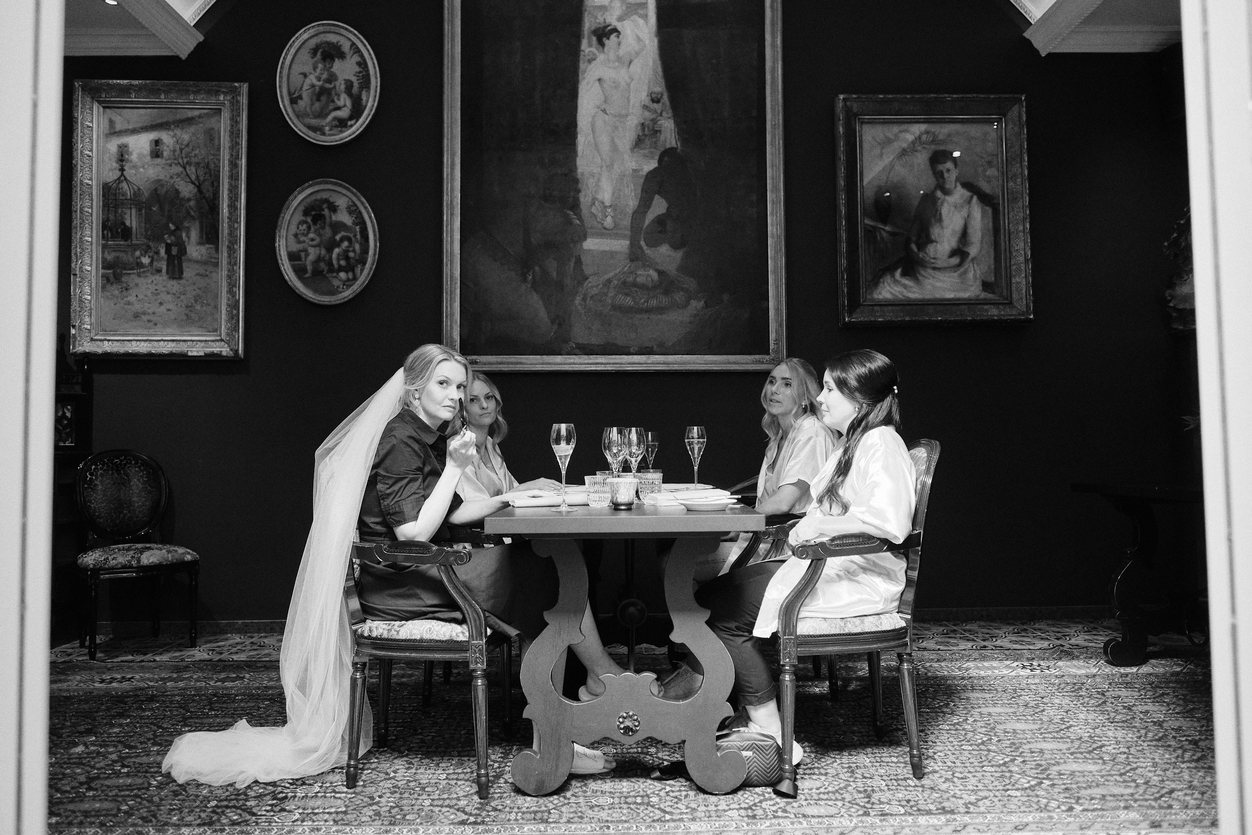 Bride with bridesmaids at Dorsia Hotel in Gothenburg