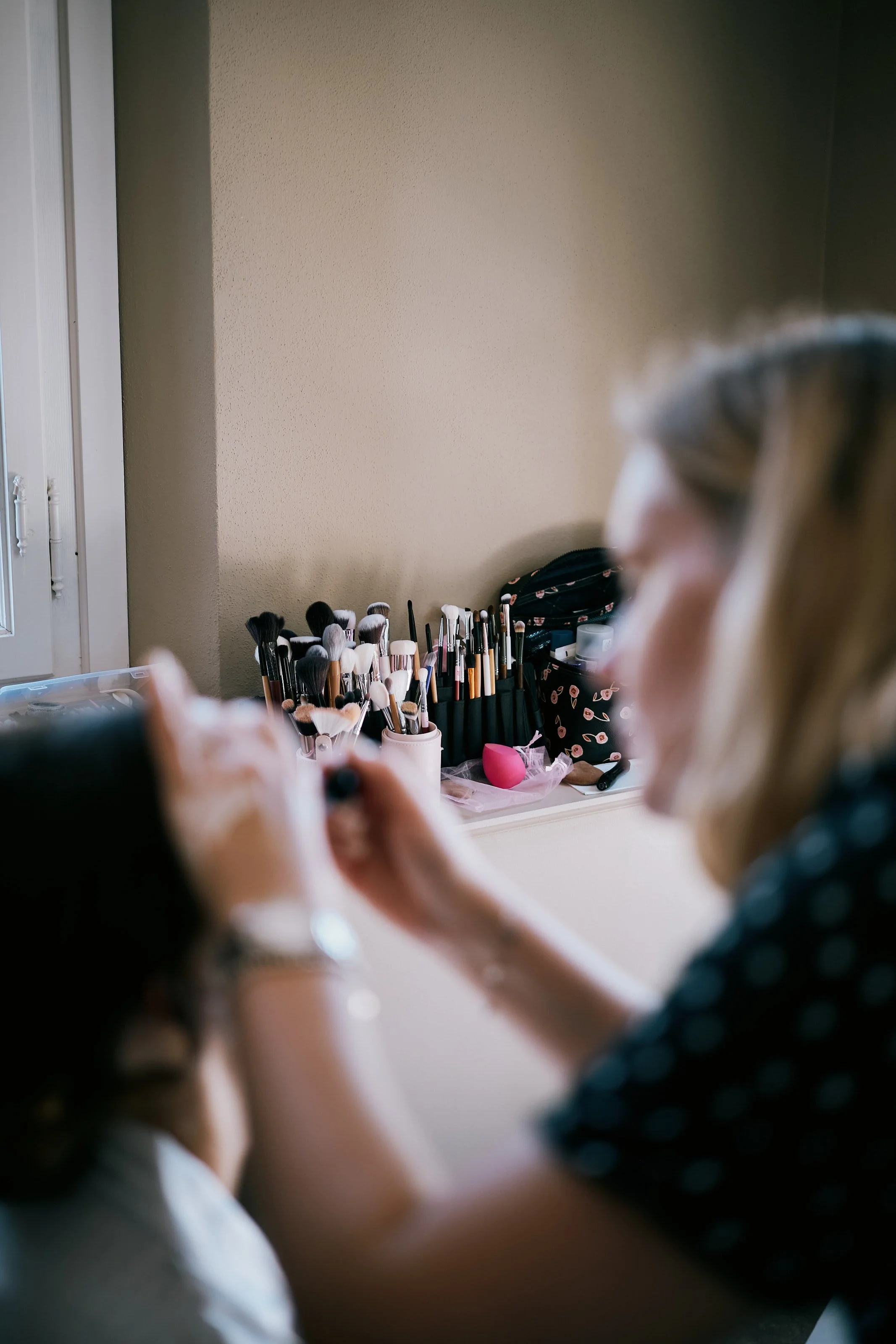 Bridal makeup during Tuscany wedding preparations