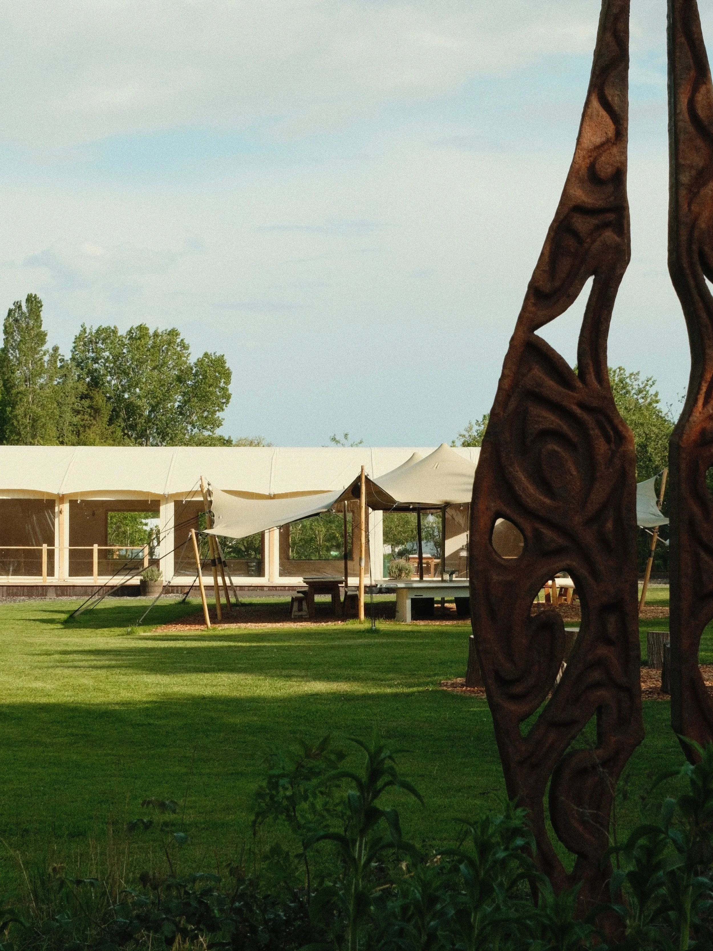 Tey Brook Orchard marquee is a sun trap 🌞 

No matter the weather, this special space lets the outside in.

📷 @_studio_geo 

#teybrook #marquee #weddingvenue #essex #canvas