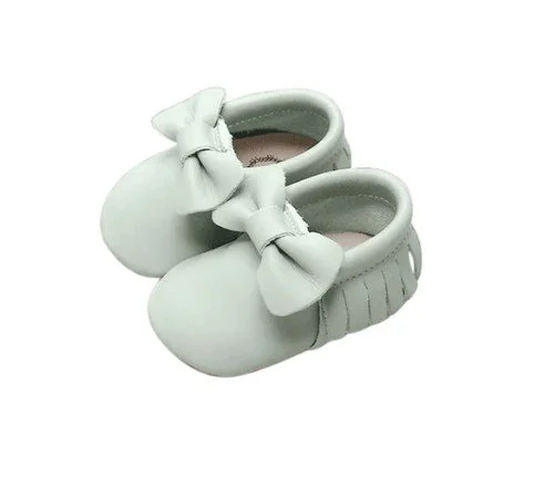 Wild Chase - Leather Moccasins Bow