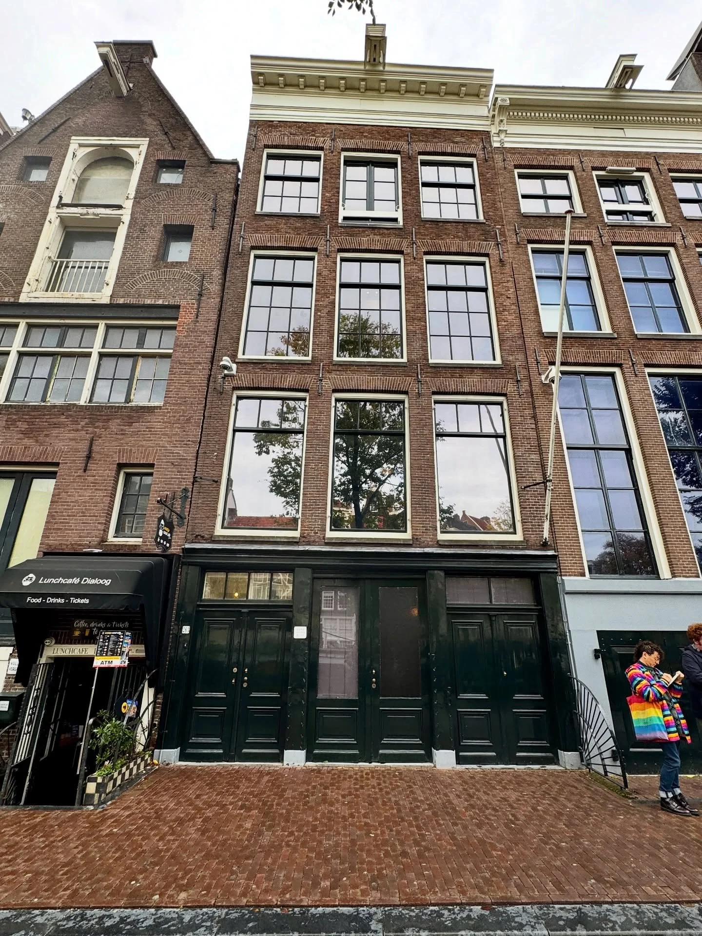 Anne Frank House this morning &mdash; a quiet, powerful reminder of humanity&rsquo;s capacity for both cruelty and courage 🕊️ 

#AnneFrankHouse #HistoryLivesHere #NeverForget #amsterdam