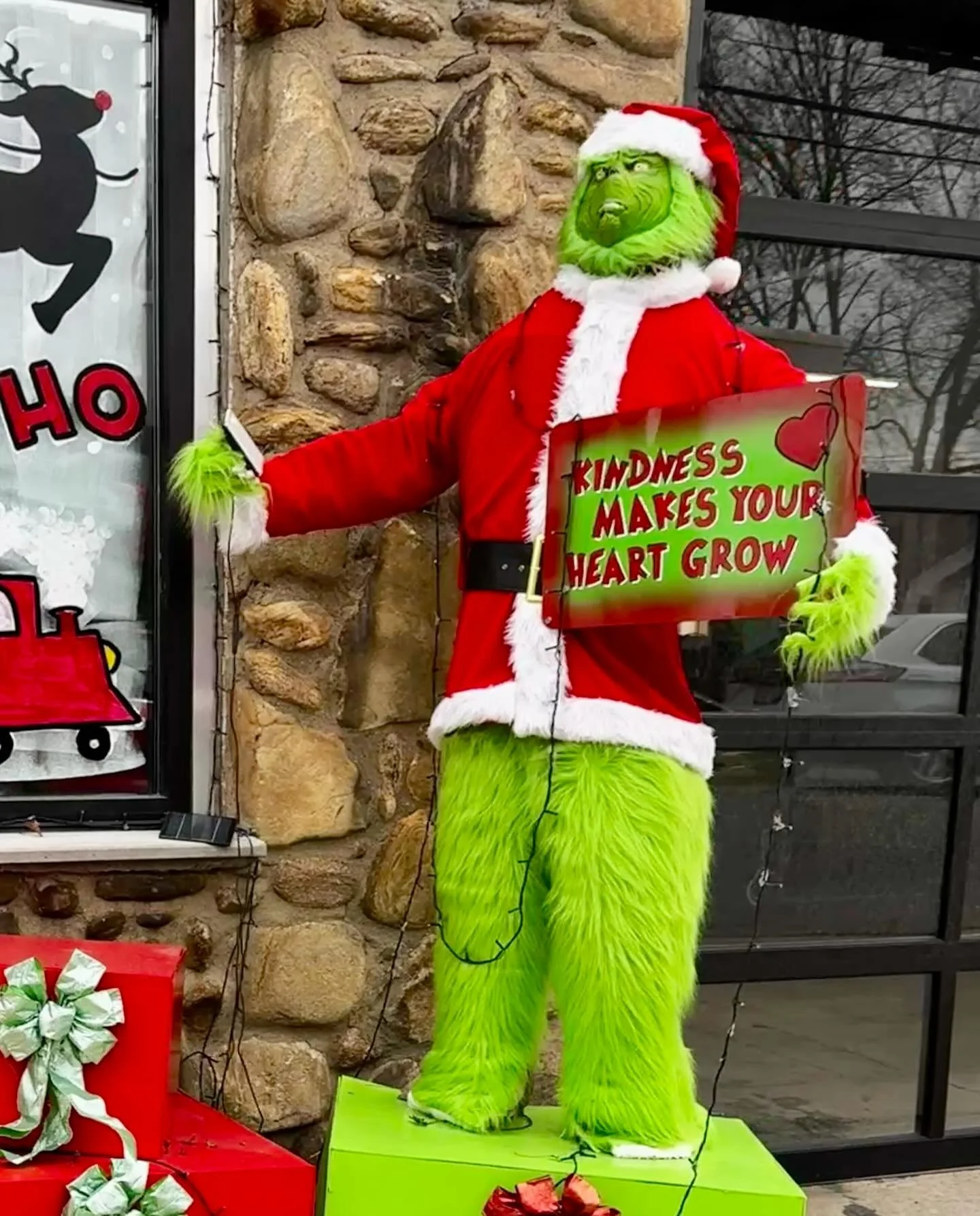 𝕂𝕚𝕟𝕕𝕟𝕖𝕤𝕤 𝕞𝕒𝕜𝕖𝕤 𝕪𝕠𝕦𝕣 𝕙𝕖𝕒𝕣𝕥 𝕘𝕣𝕠𝕨 🙌&hearts;️💚

Merry Christmas! 🎄
Happy Holidays! ❄️