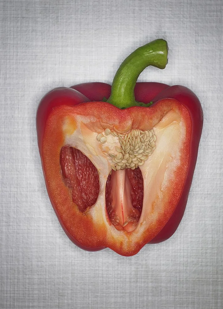 reiner-ohms-fotograf-bildagentur-plainpicture-halbierte-paprika.jpg