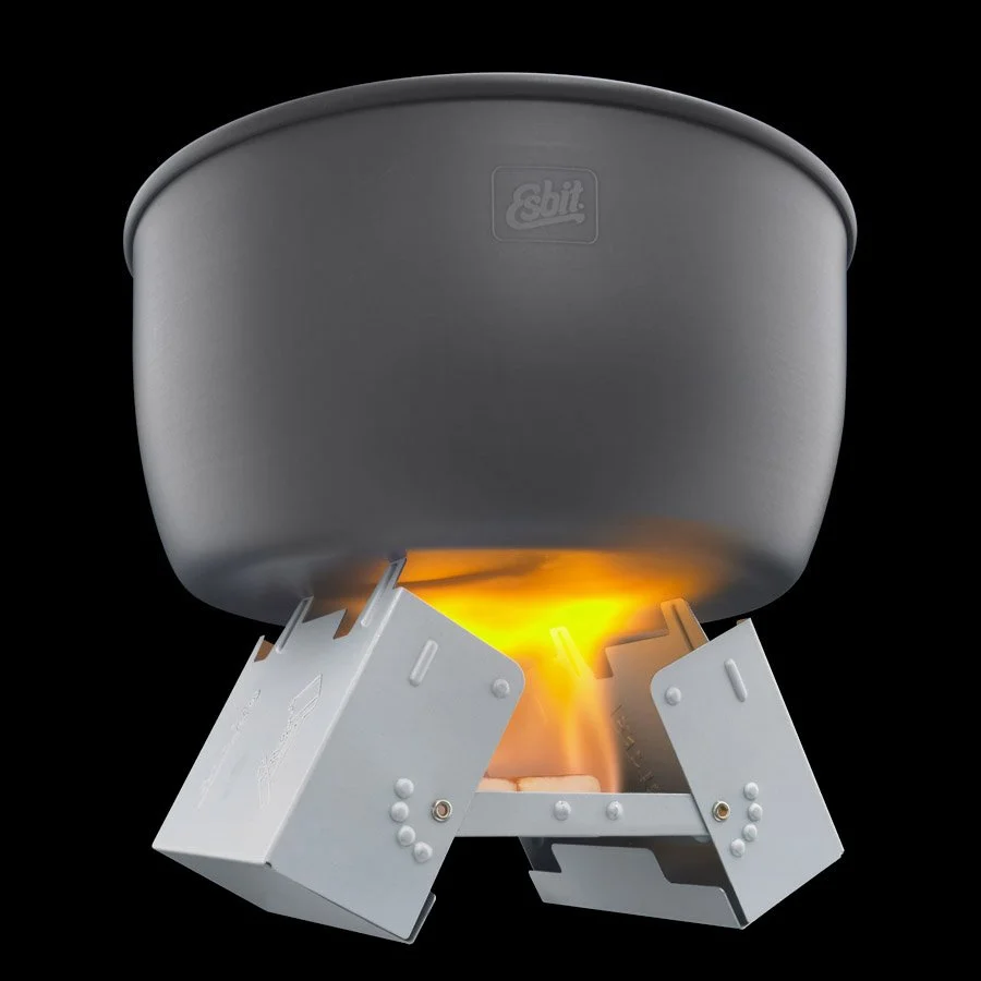 reiner-ohms-produktfotografie-seevetal-region-hamburg-esbit-taschenkocher-mit-topf-mit-flamme.jpg