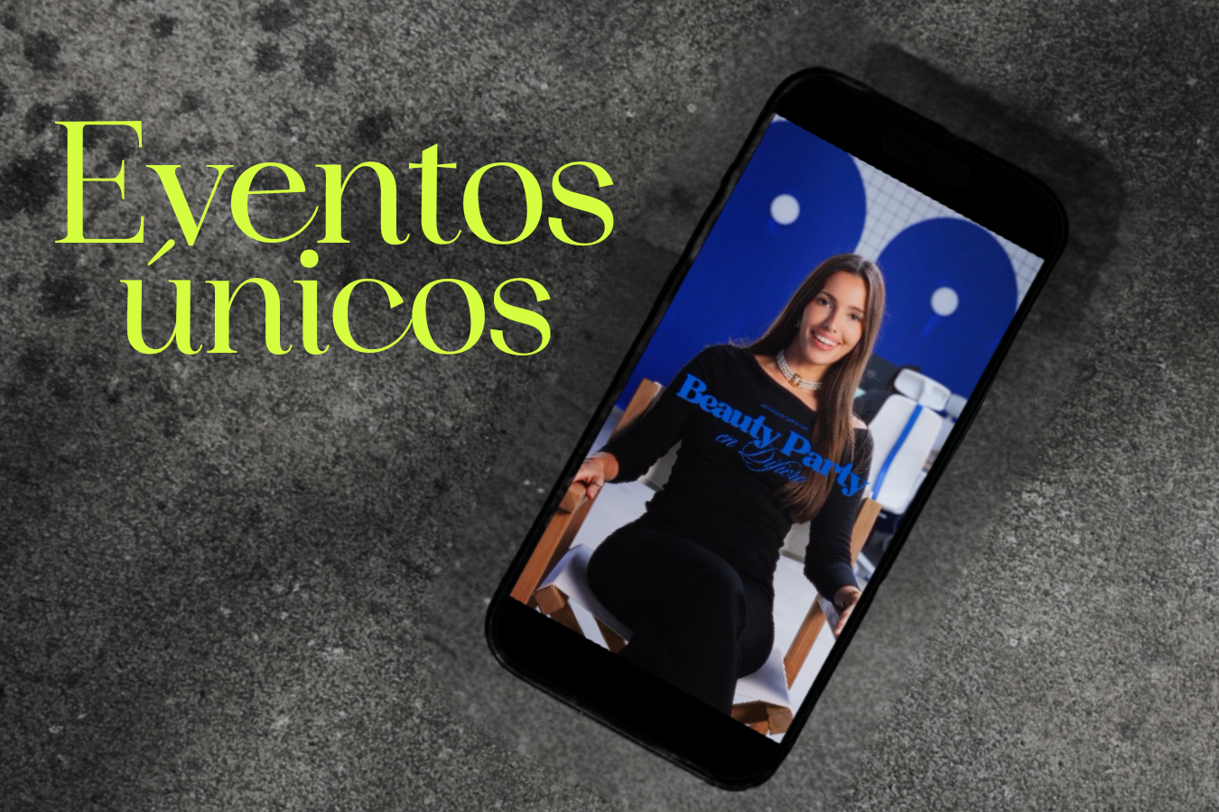 Un teléfono móvil con una imagen de una mujer sonriendo en una fiesta de belleza, y texto que dice 'Eventos únicos' en letras grandes y de color verde fosforescente