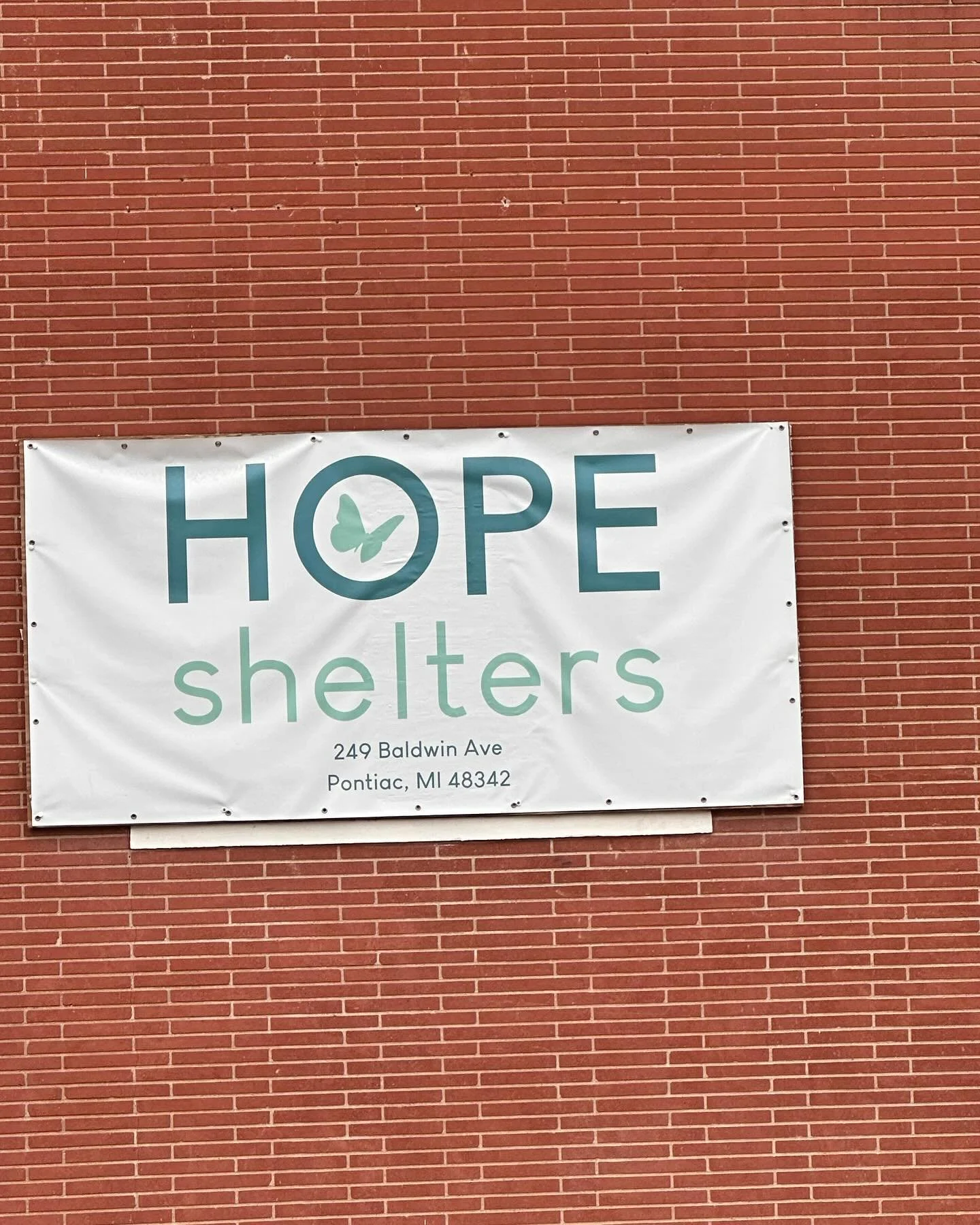 The team dropped off clothes to Hope Shelters in Pontiac today.