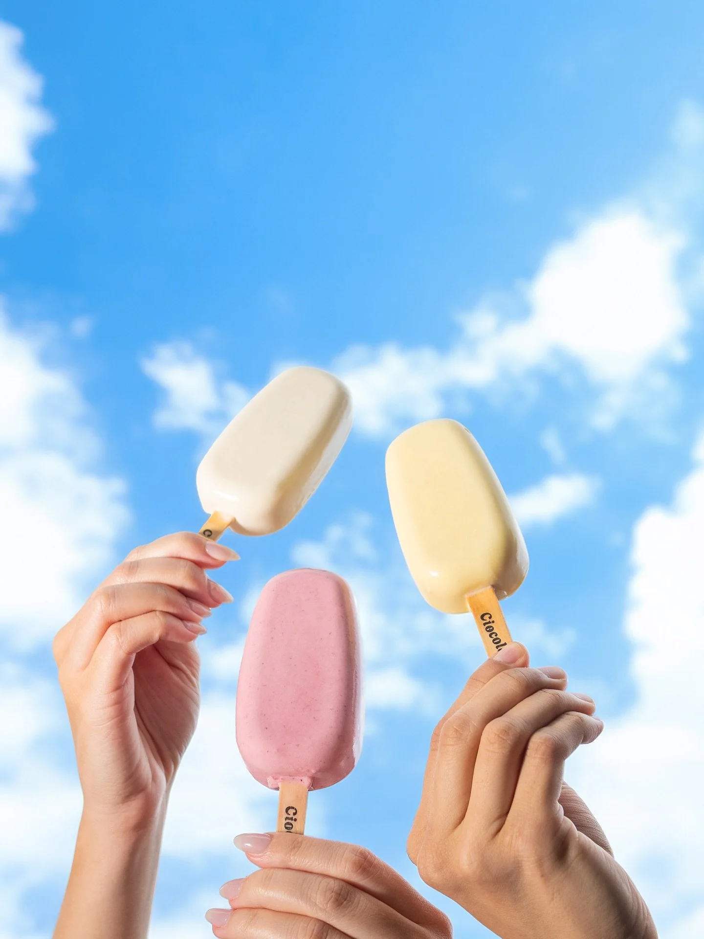 Paletas en alto, sonrisas al cielo&hellip; y la felicidad que solo Ciocolatto sabe dar ✨🍦

📍 Bogot&aacute;
Domicilios | Pickup | Rappi
Calle 83 # 21 - 69 Local 7A &ndash; Barrio Polo Club

📍 Barranquilla
Tiendas | Domicilios | Pickup | Rappi

#Cio