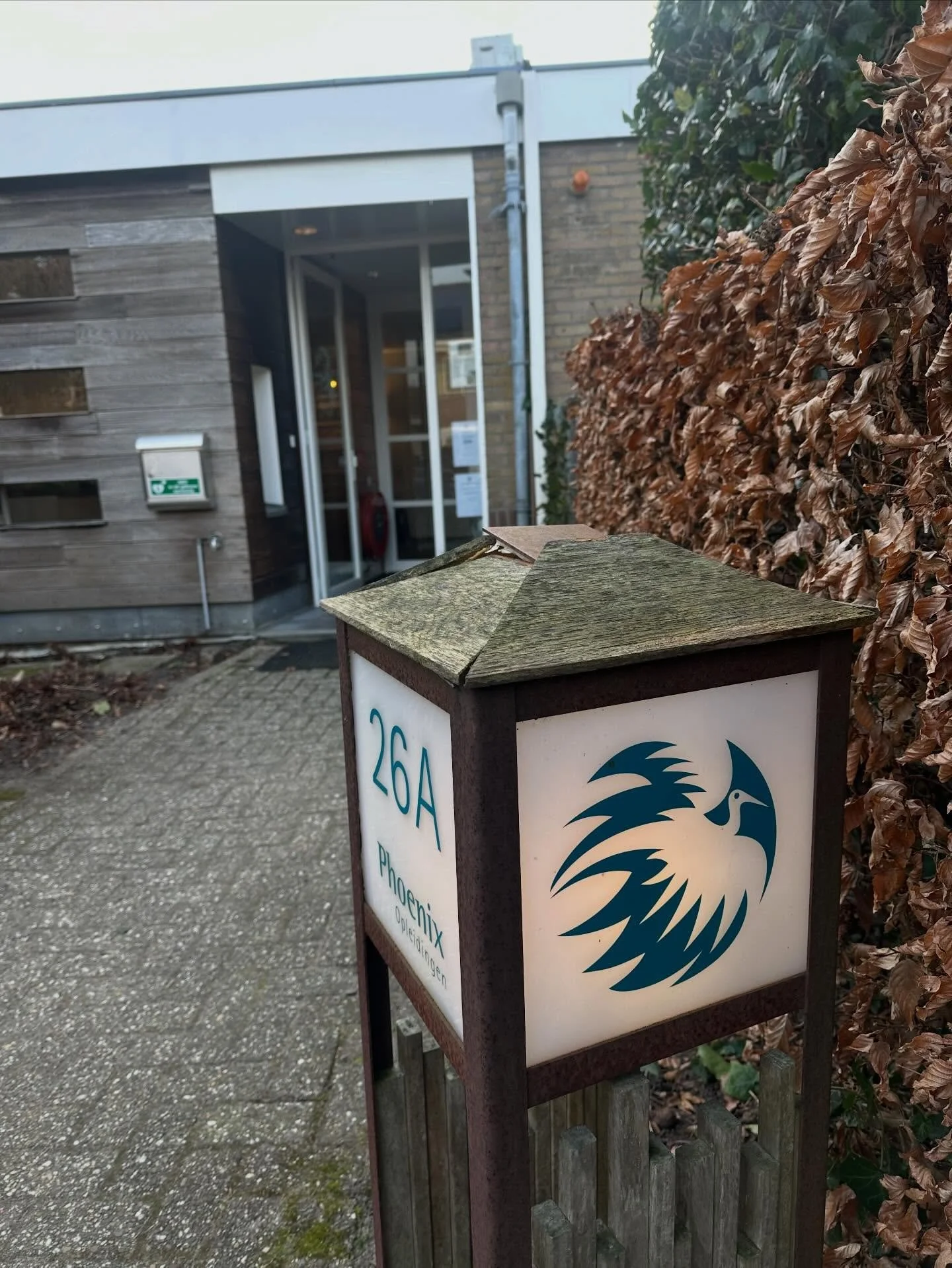 De terugkeer. 
Zo heette dit eerste blok van mijn vervolgopleiding Systemisch Werk bij Phoenix Opleidingen. En zo voelde het ook: een terugkeer naar een plek die me voedt, ditmaal als cursist in een waanzinnig ervaren groep.

Twee dagen lang zijn we 