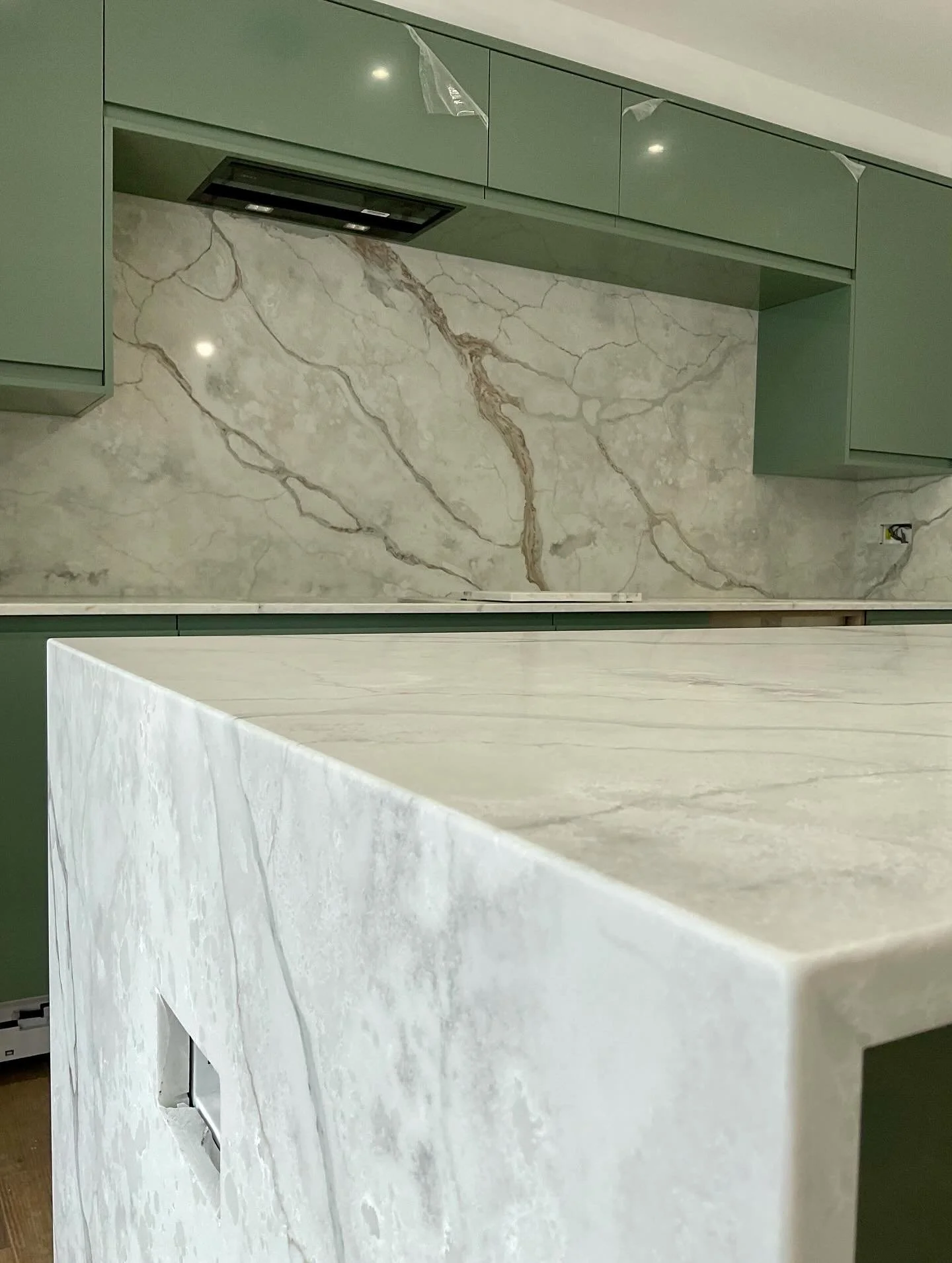 Another kitchen finished with the perfect stone😍

Manuka by @artemistone_ doesn&rsquo;t disappoint!! 

This kitchen features: 
Full height splash backs
Polished sink + drainer grooves 
Matched double waterfall end panels

#quartzcountertops #worktop