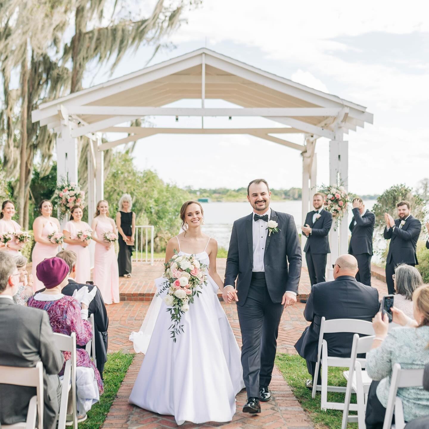 Remember not to stare directly at the sun today 🌙 but you can stare directly at this post 😜 it&rsquo;s Erin &amp; Justin&rsquo;s wedding gallery delivery day!!

Vendors 
Planner @planit_events
DJ @elegantentertainmentorlando
Florist @greenery_produ