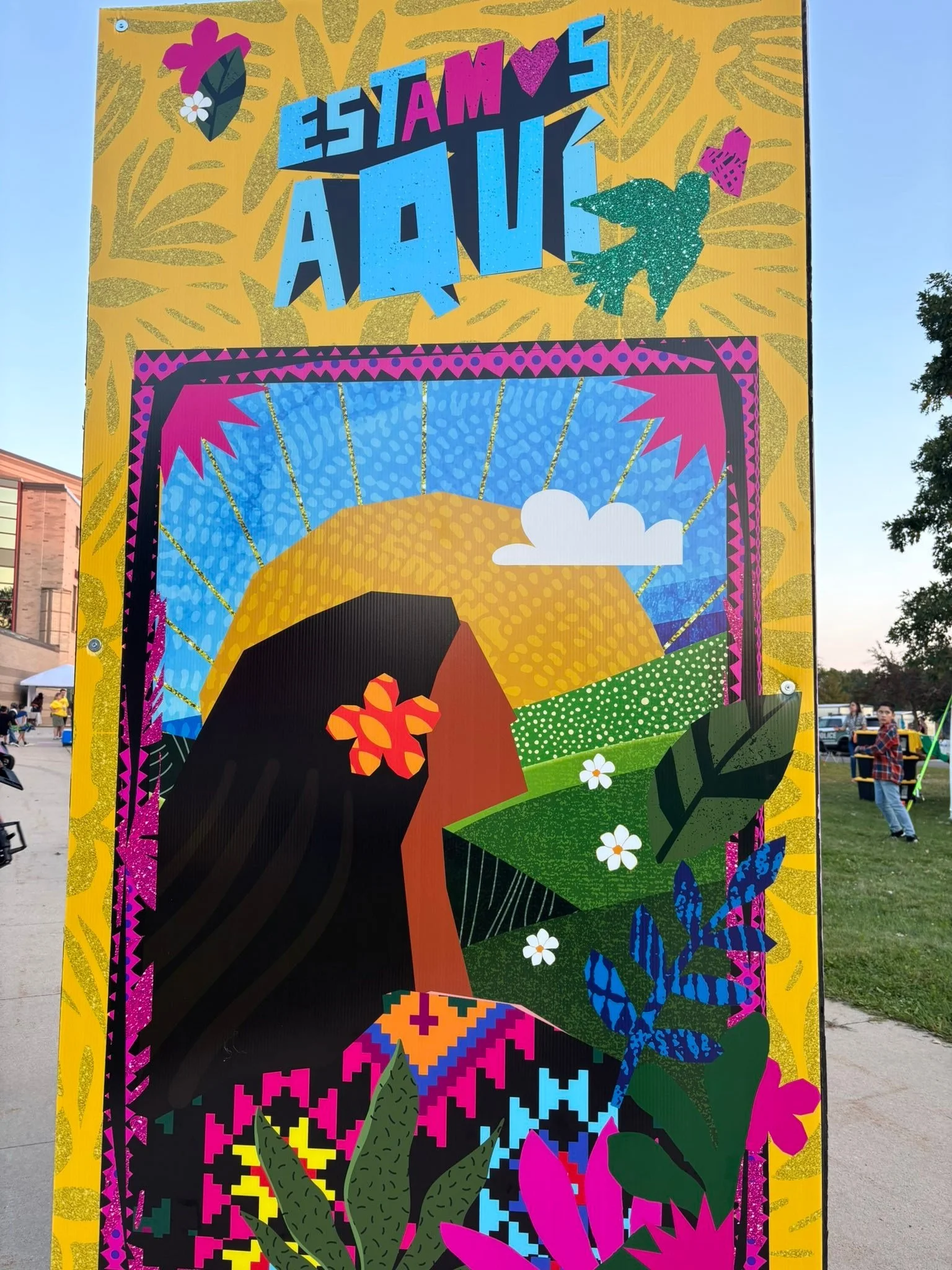 estamos-aqui-mural.jpg
