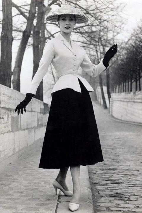 1957 Dior "Bar suit" notchet collar sewing pattern..jpg
