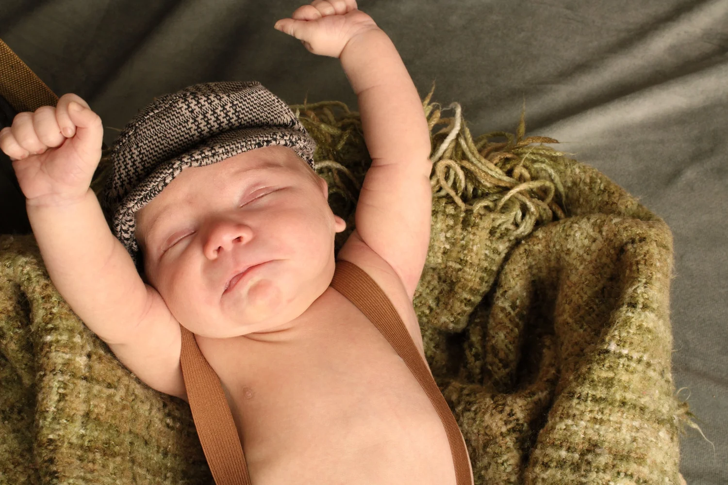 Newborn baby portrait, lifestyle newborn photography by Shannon