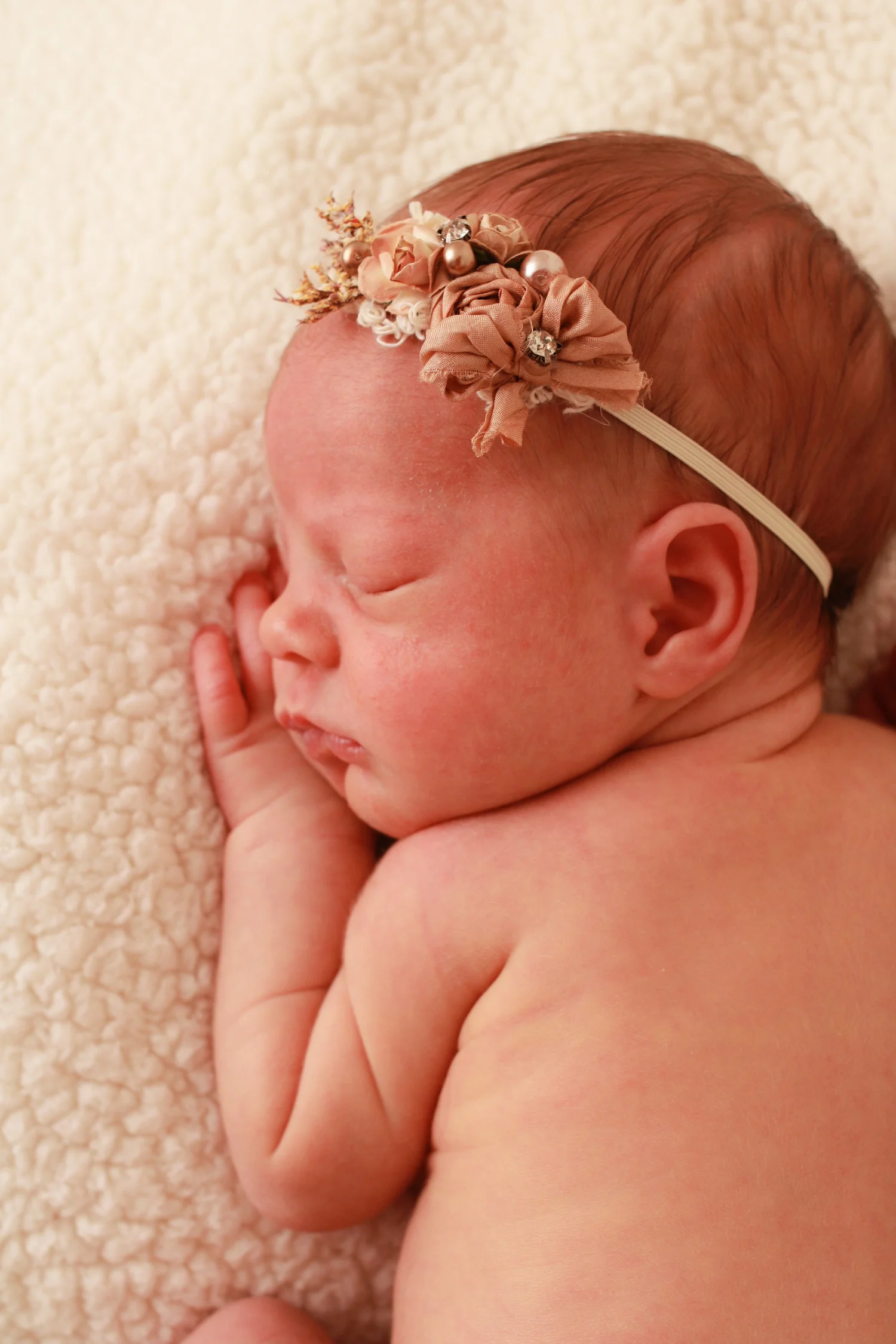 Newborn baby portrait, lifestyle newborn photography by Shannon