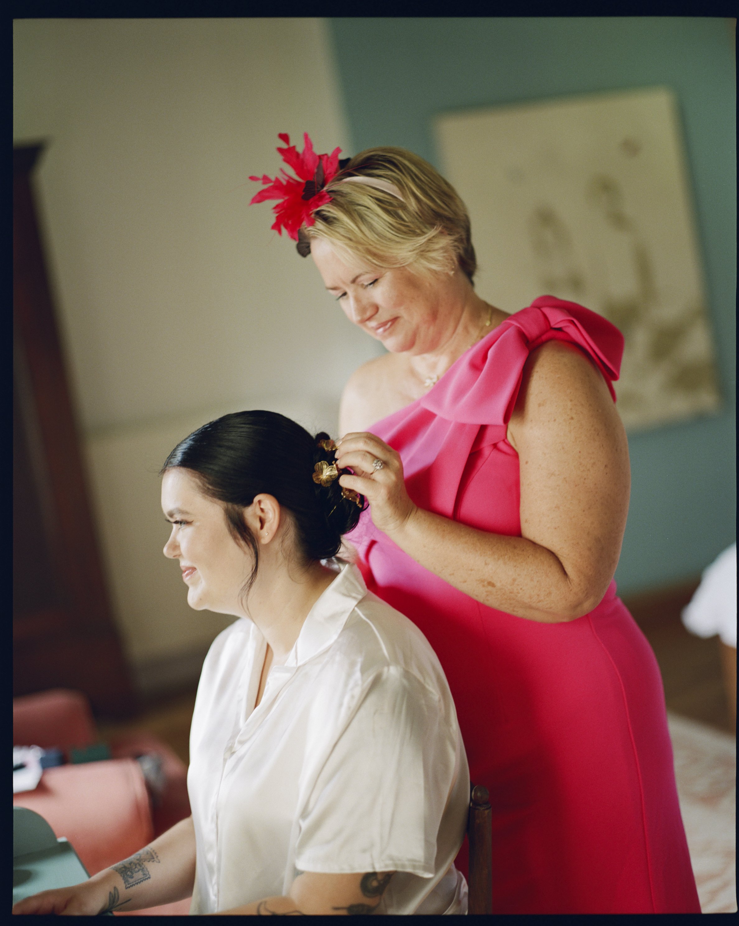 Kylie+TarynWedding_09.06.24_GettingReady_Film_043.jpg