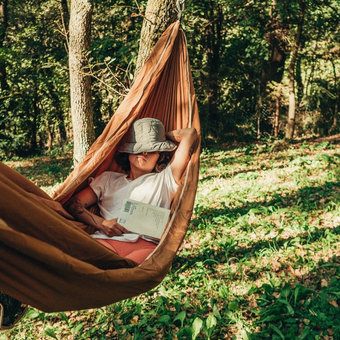 The Importance of Rest for Mental Well-Being 💤 As a therapist, I can't stress this enough. Rest is essential for managing anxiety and nurturing your mental health. In a world that glorifies busyness, remember that giving yourself permission to rest 