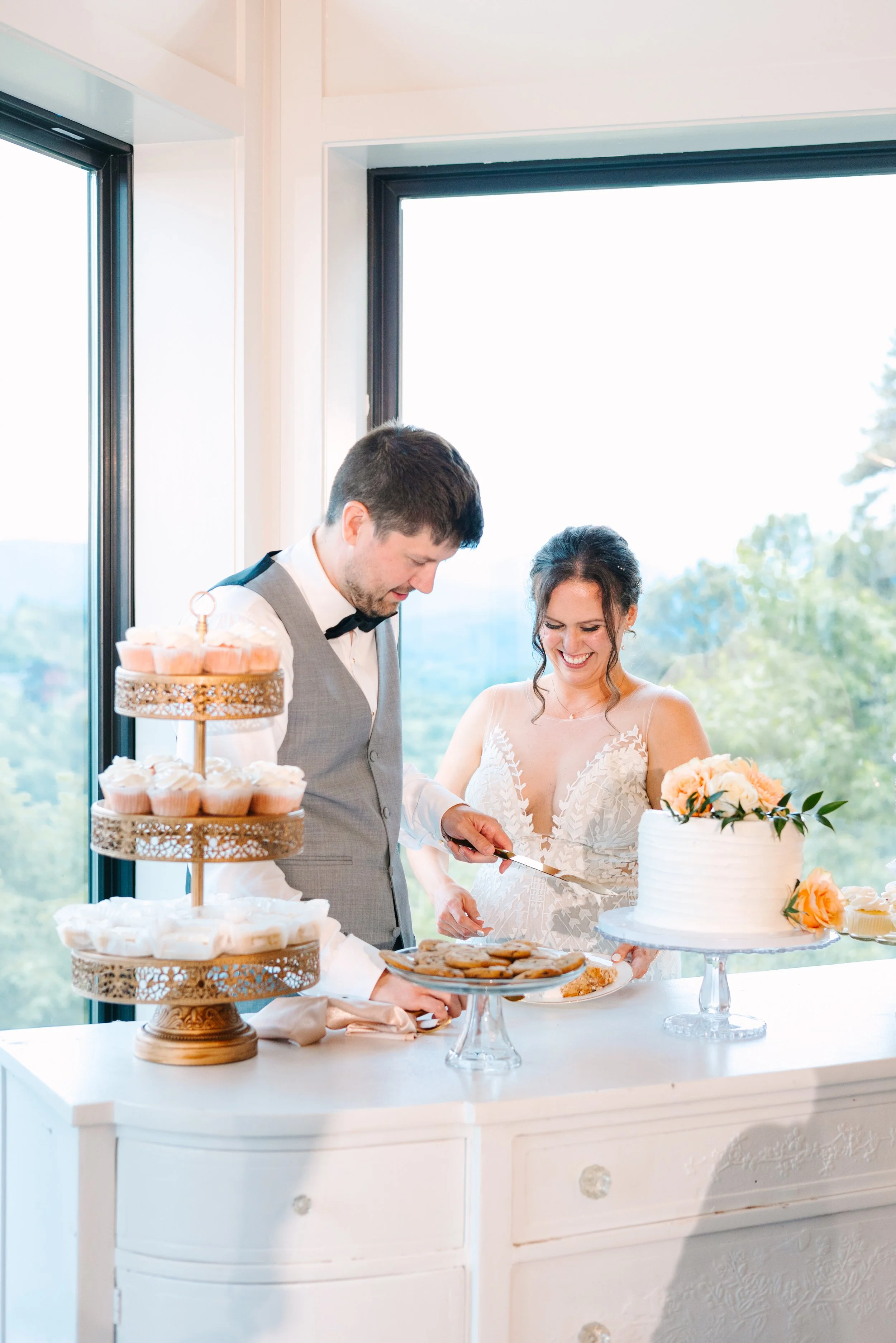 Spring-Wedding-The-Trillium-Venue-Sevierville-Tennessee-Willow-And-Rove-815.jpg