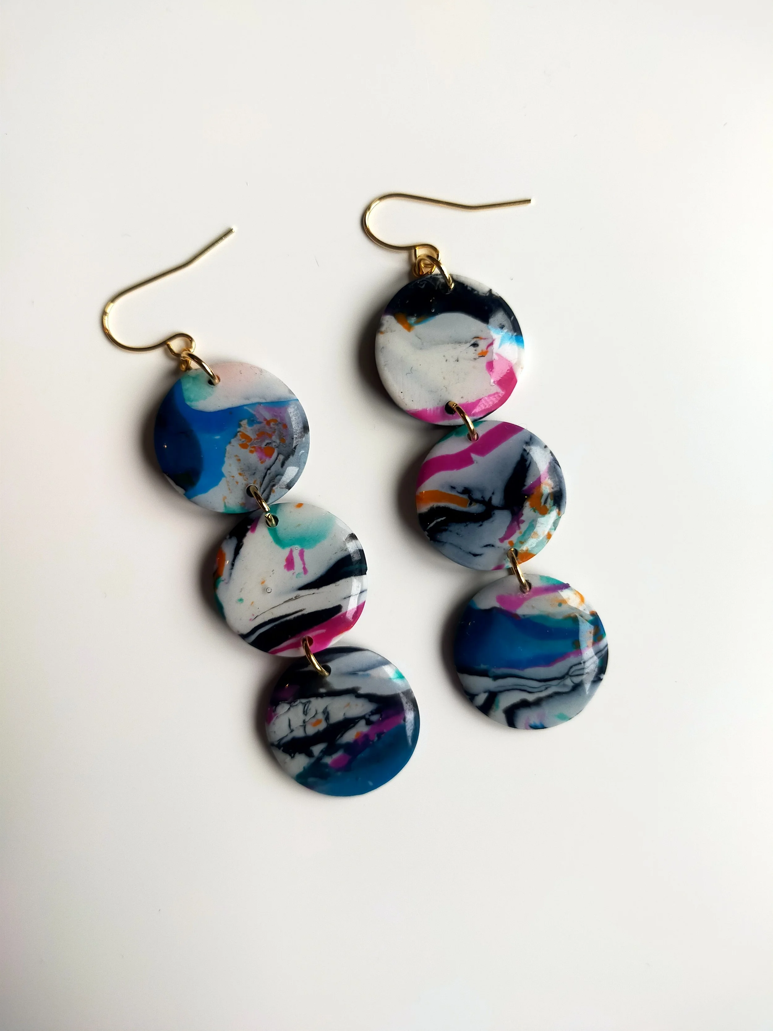 Three dots - multi-colour