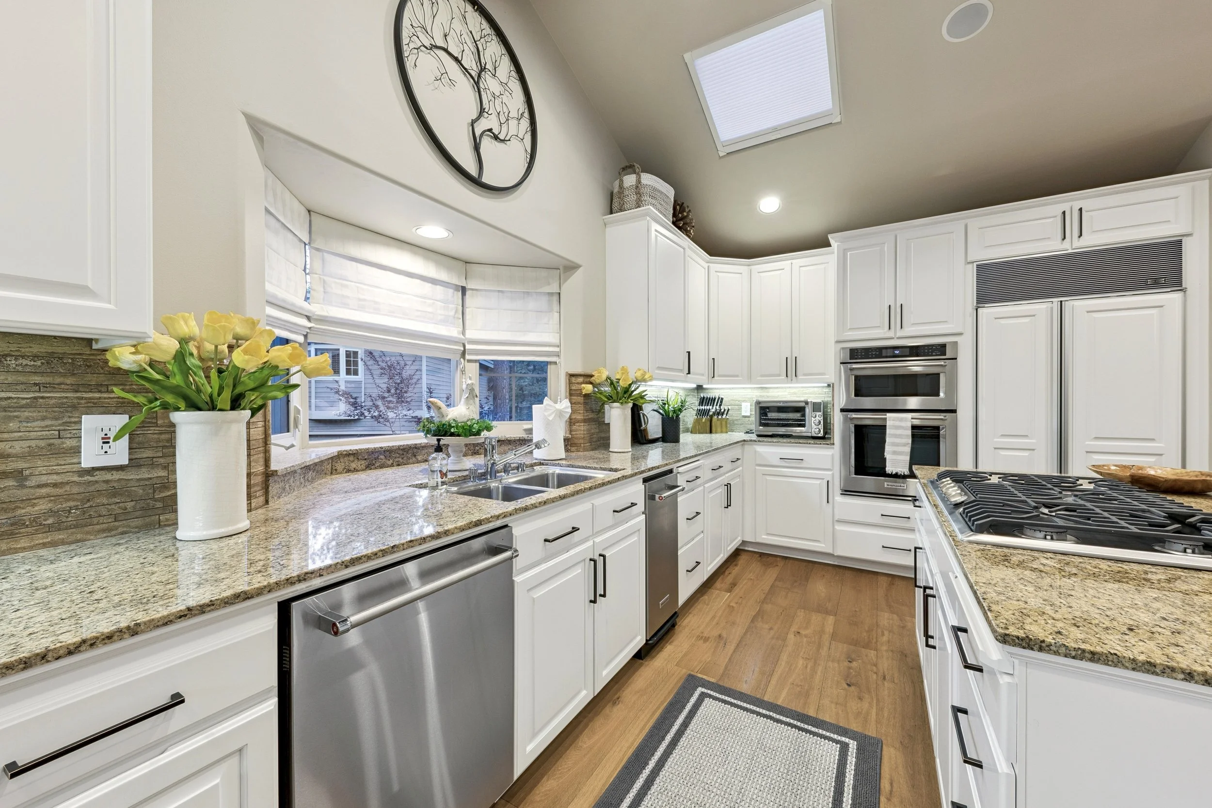 canopy-real-estate-909-southwood-blvd-kitchen-4.jpg