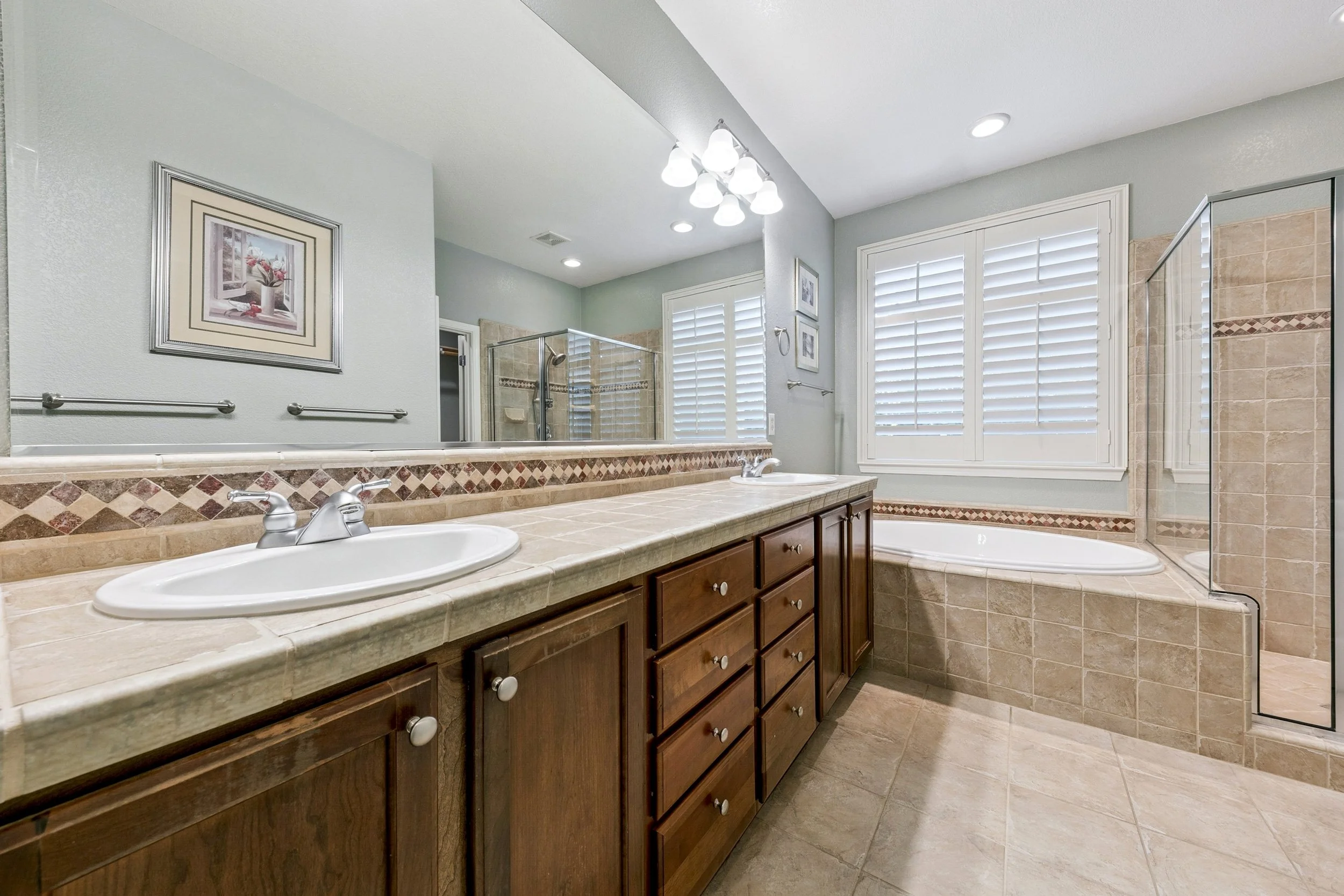 canopy-real-estate-14080-tagor-road-primary-bathroom-double-sinks.jpg