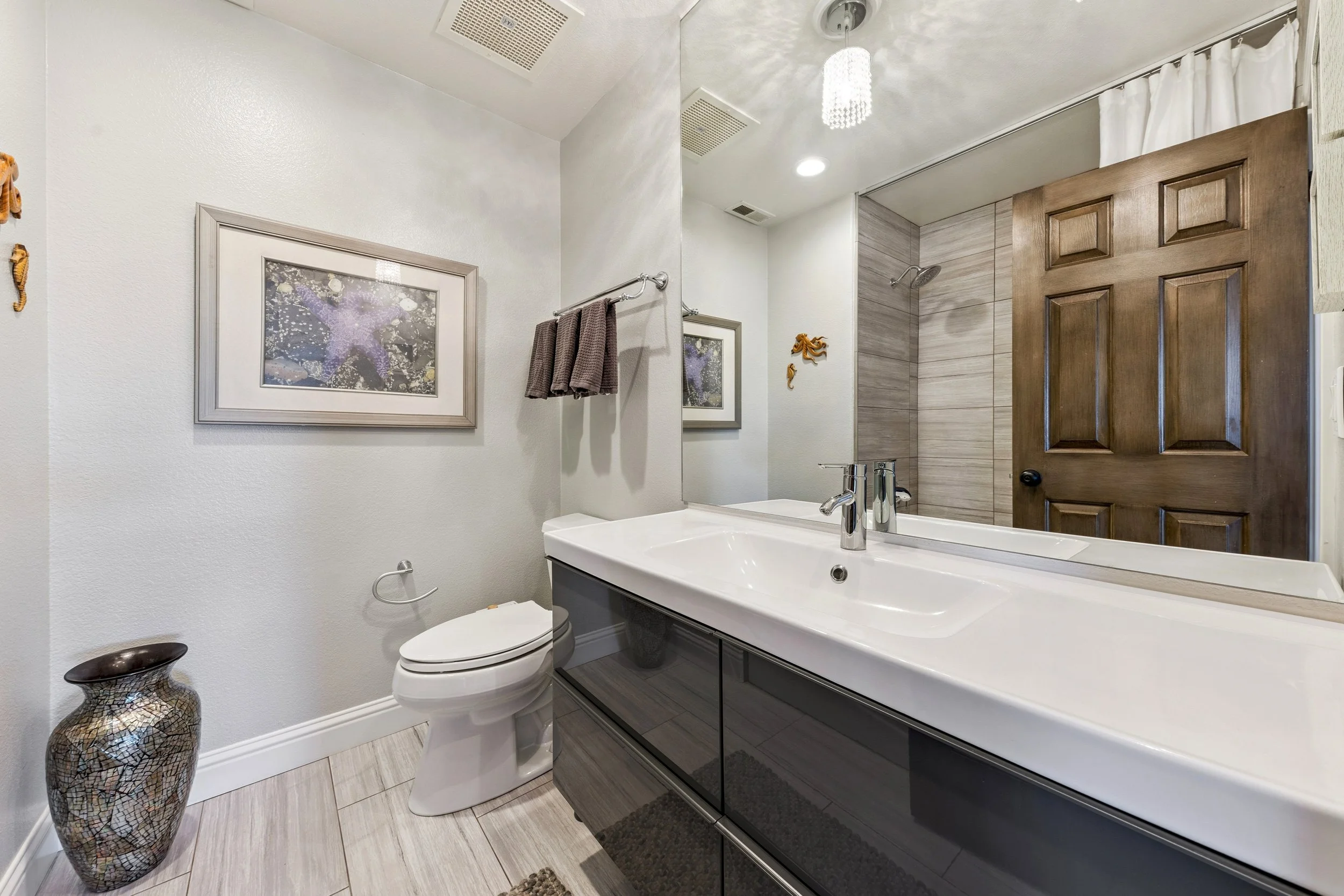 canopy-real-estate-2425-killington-drive-batharoom-upstairs-sink.jpg