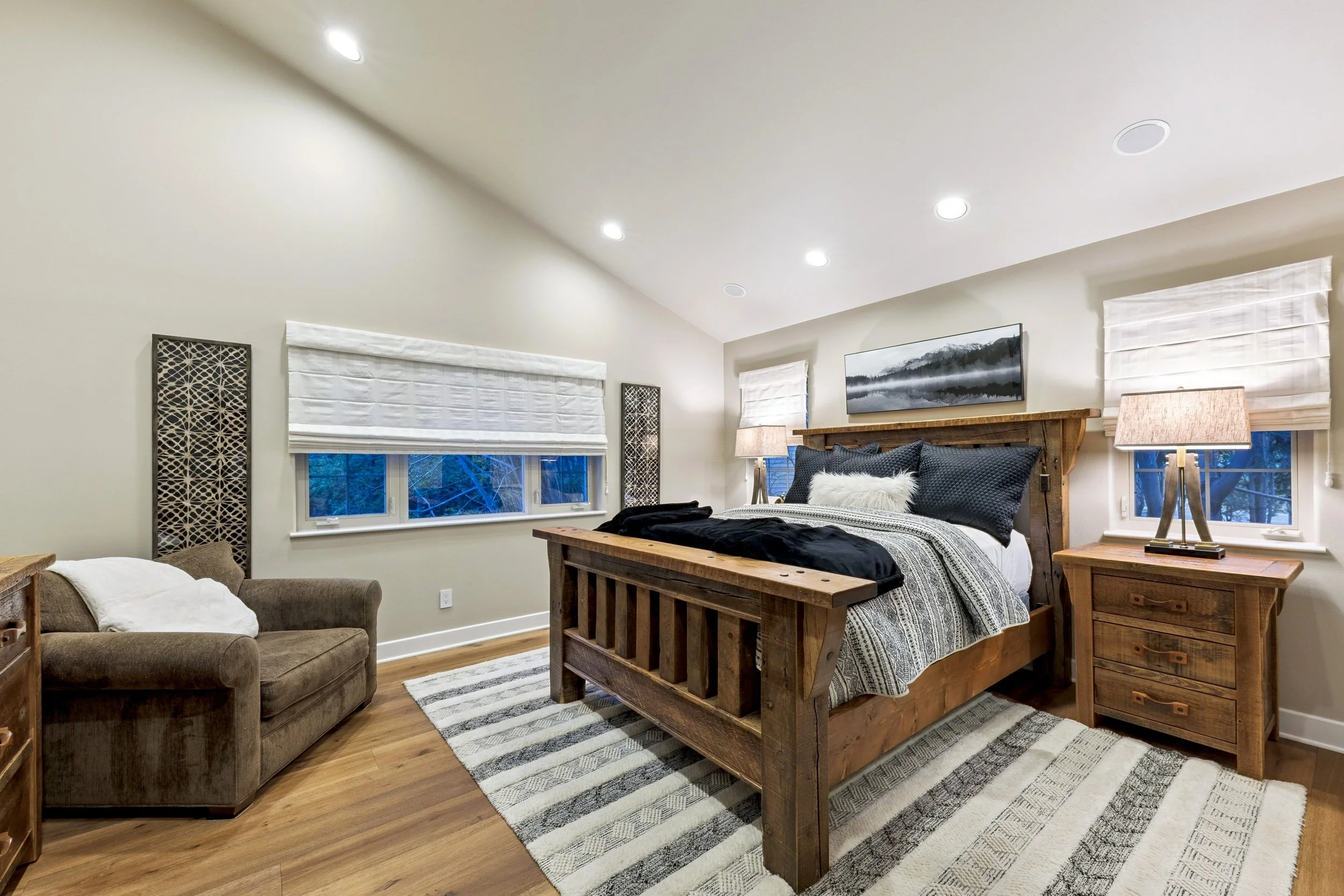 canopy-real-estate-909-southwood-blvd-primary-bedroom-upstairs.jpg